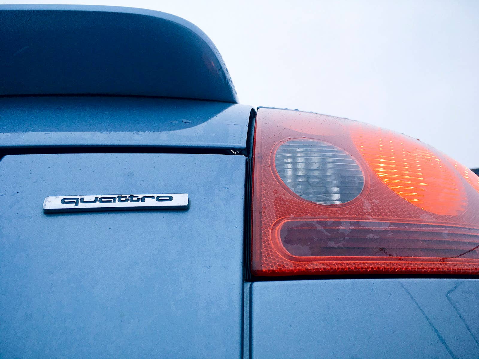 Spoiler and quattro badge.