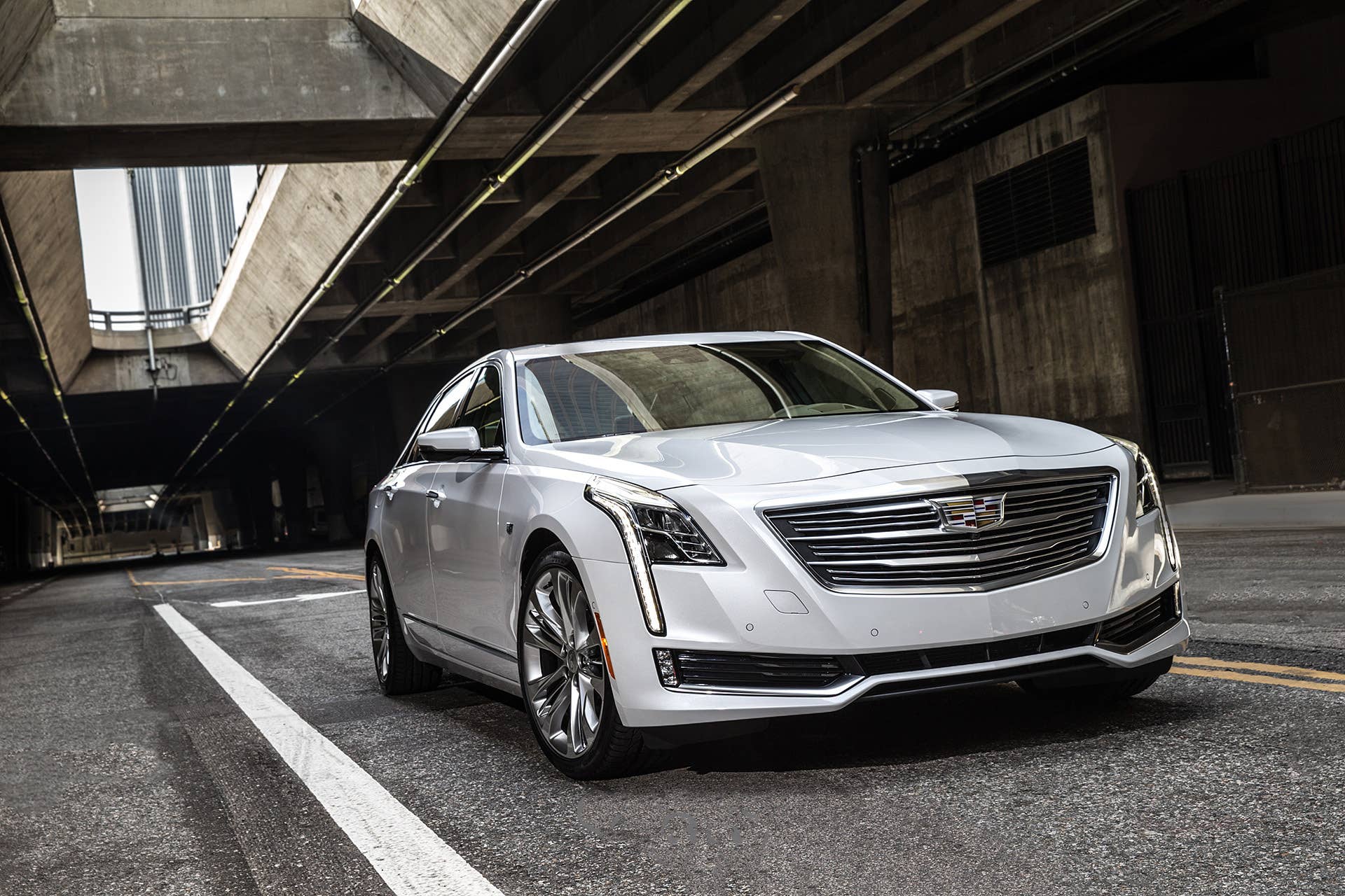 2016 Cadillac CT6 front 3/4 view