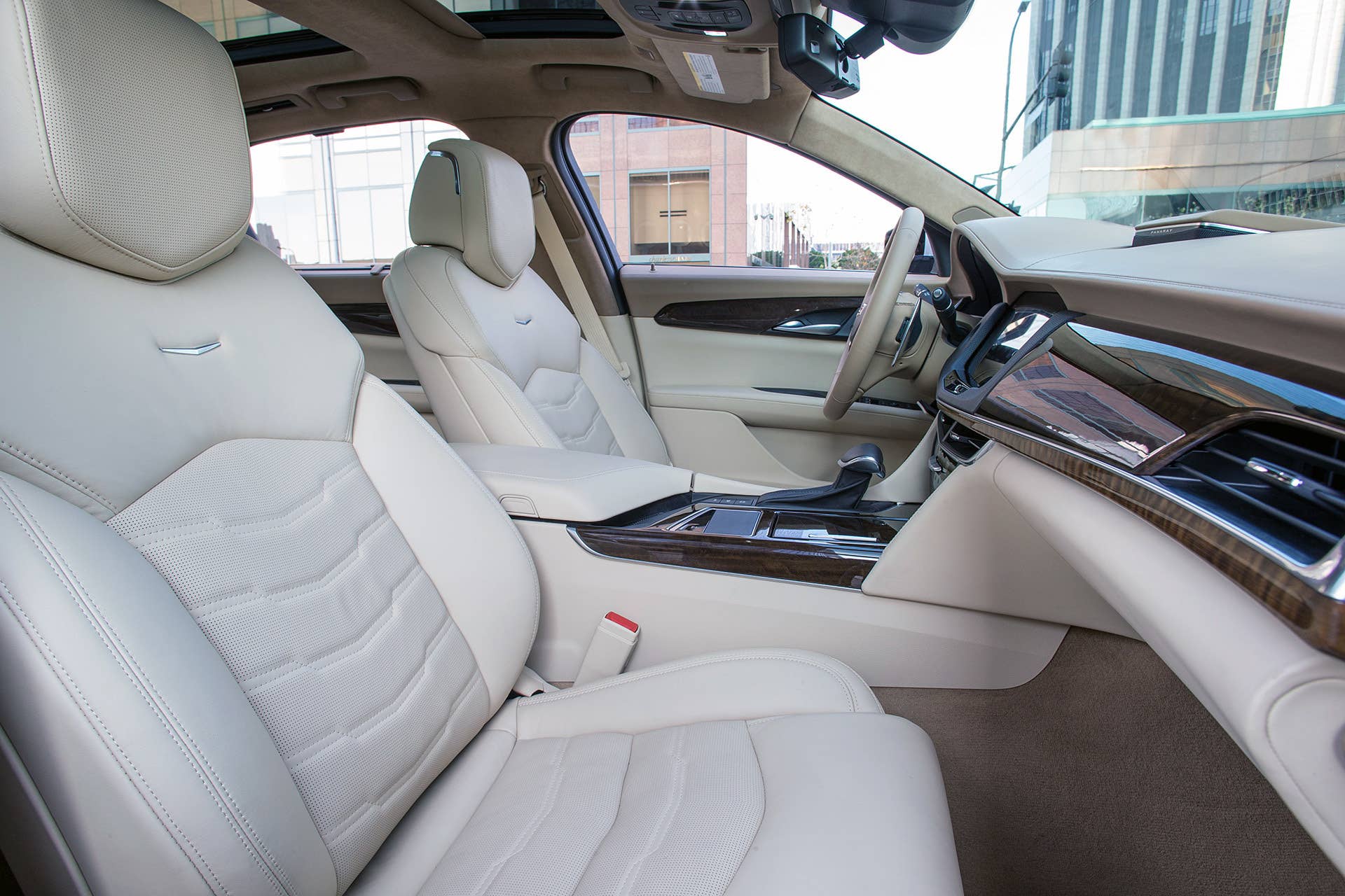 2016 Cadillac CT6 front seats