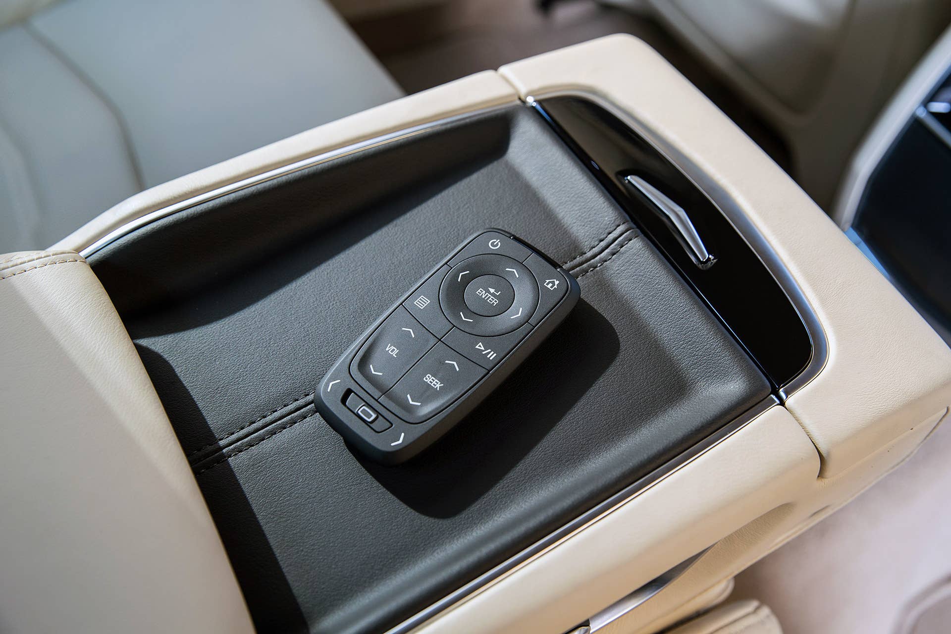2016 Cadillac CT6 rear seat remote control