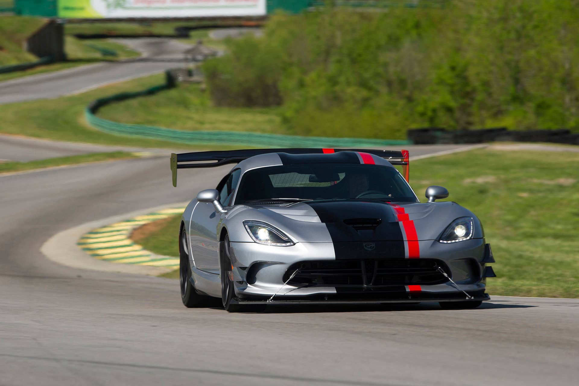 action vir dodge viper acr