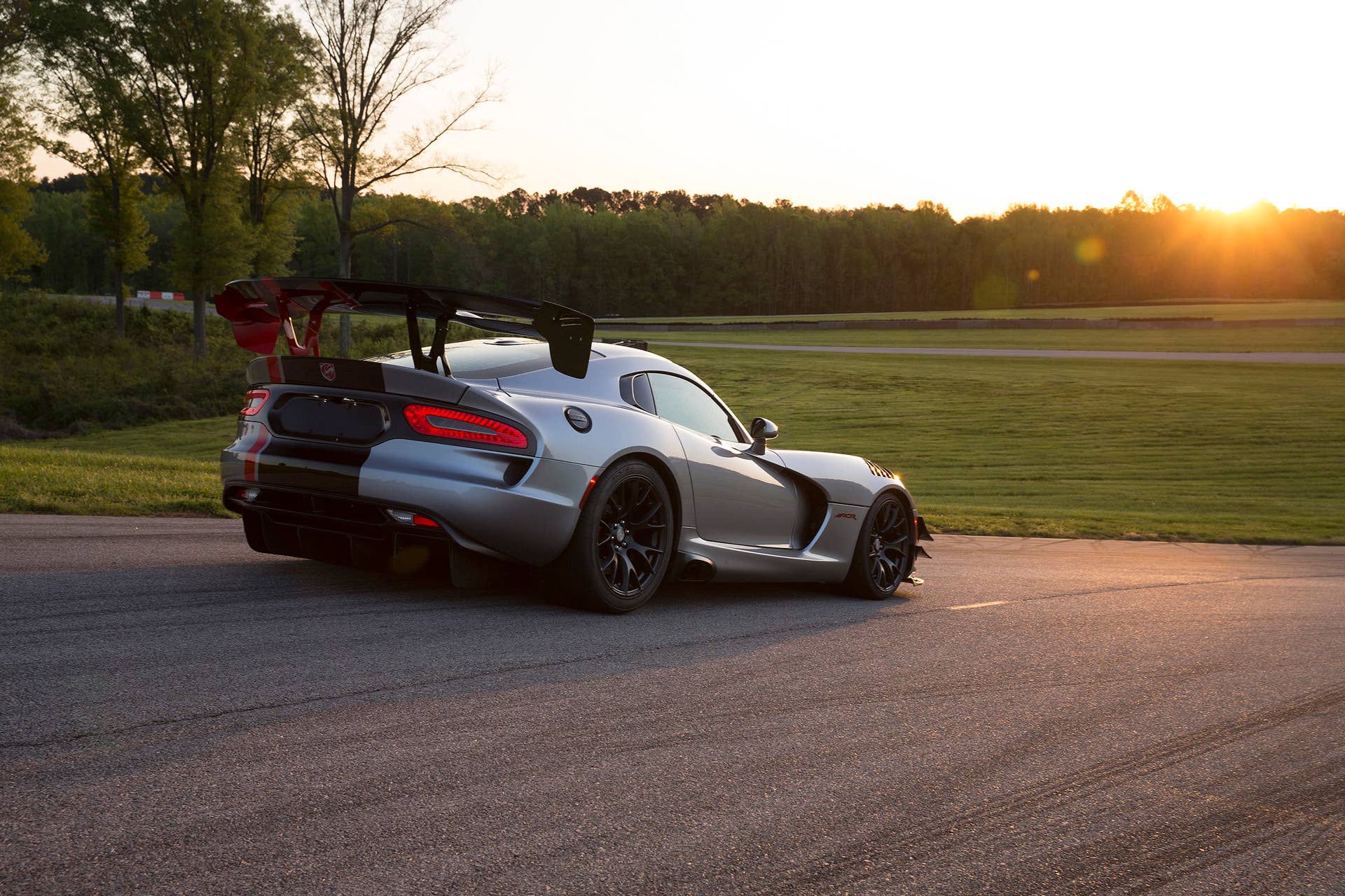 sunset viper wing action tail