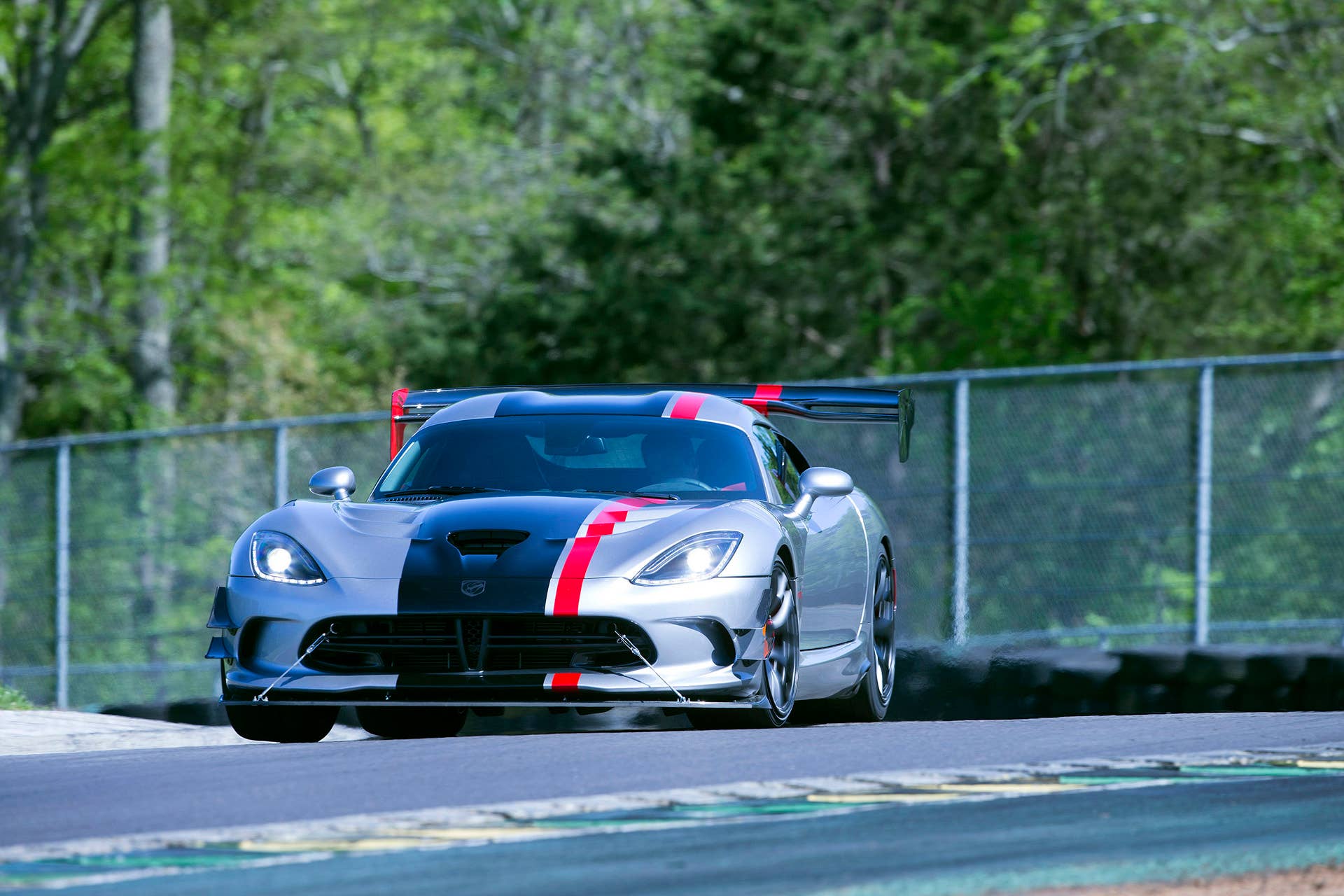 2016 dodge viper acr track turn action