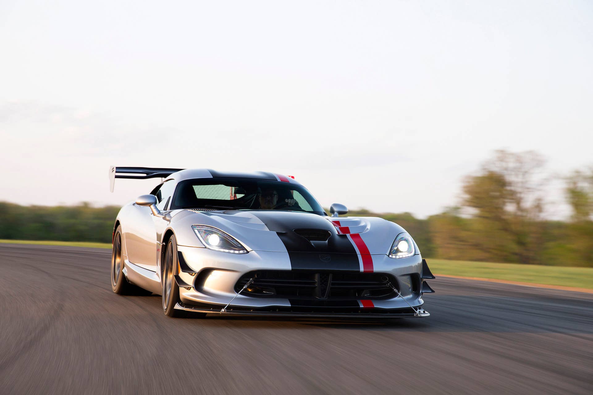 2016 dodge viper track action acr