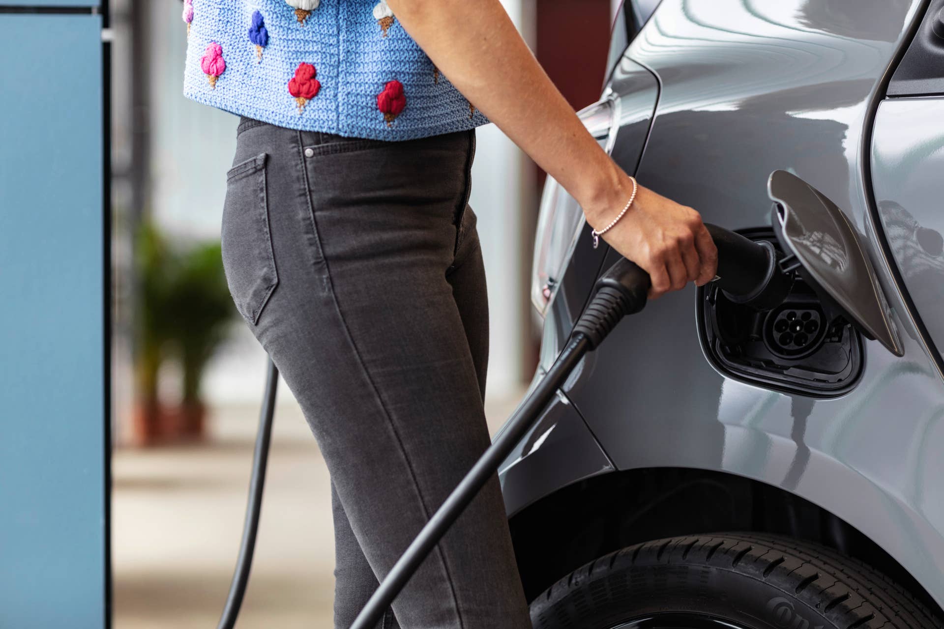 Die neue Generation: smart EQ fortwo coupé;Stromverbrauch kombiniert 16,5 – 14,0 kWh/100km, CO2-Emissionen kombiniert: 0 g/km* The new generation: smart EQ fortwo coupé;Combined electrical consumption 16.5 – 14.0 kWh/100km, combined CO2 emissions: 0 g/km*