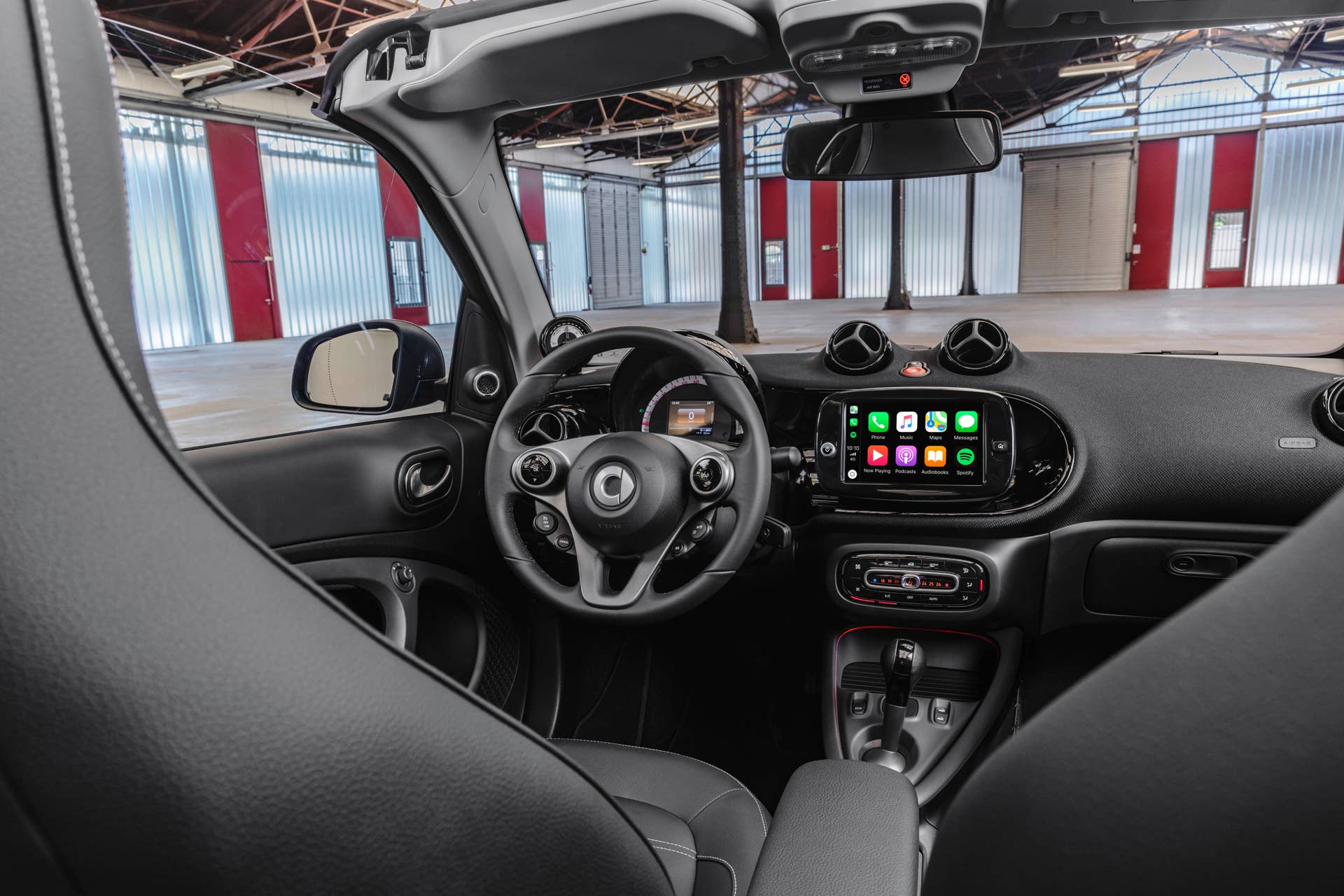 Die neue Generation: smart EQ fortwo cabrio;Stromverbrauch kombiniert 16,8 – 14,2 kWh/100km, CO2-Emissionen kombiniert: 0 g/km* The new generation: smart EQ fortwo cabrio;Combined electrical consumption 16..8 – 14.2 kWh/100km, combined CO2 emissions: 0 g/km*