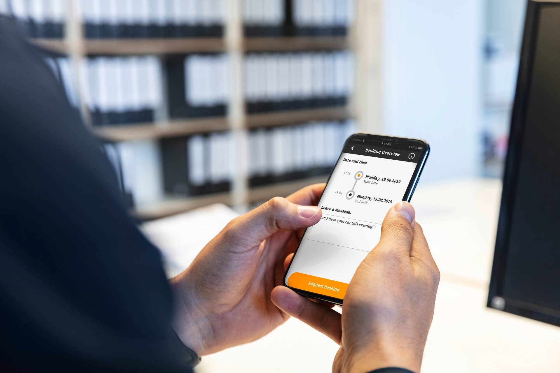 „ready to share“: Teilen leicht gemacht / smart „ready to share“ macht privates Carsharing einfach, sicher und unkompliziert. Drei Faktoren machen smart „ready to share” dabei einzigartig: die Sicherheit einer vom Hersteller zur Verfügung gestellten Lösung, die vollständige Kontrolle des Fahrzeugbesitzers als alleiniger Administrator und Entscheider sowie die einfache und kostengünstige Handhabung. smart „ready to share“ makes private car sharing simple, safe and straightforward. Three factors make smart "ready to share" unique: the safety and security of a solution provided by the manufacturer, complete control by the vehicle owner as the sole administrator and decision-maker, and simple and inexpensive handling.