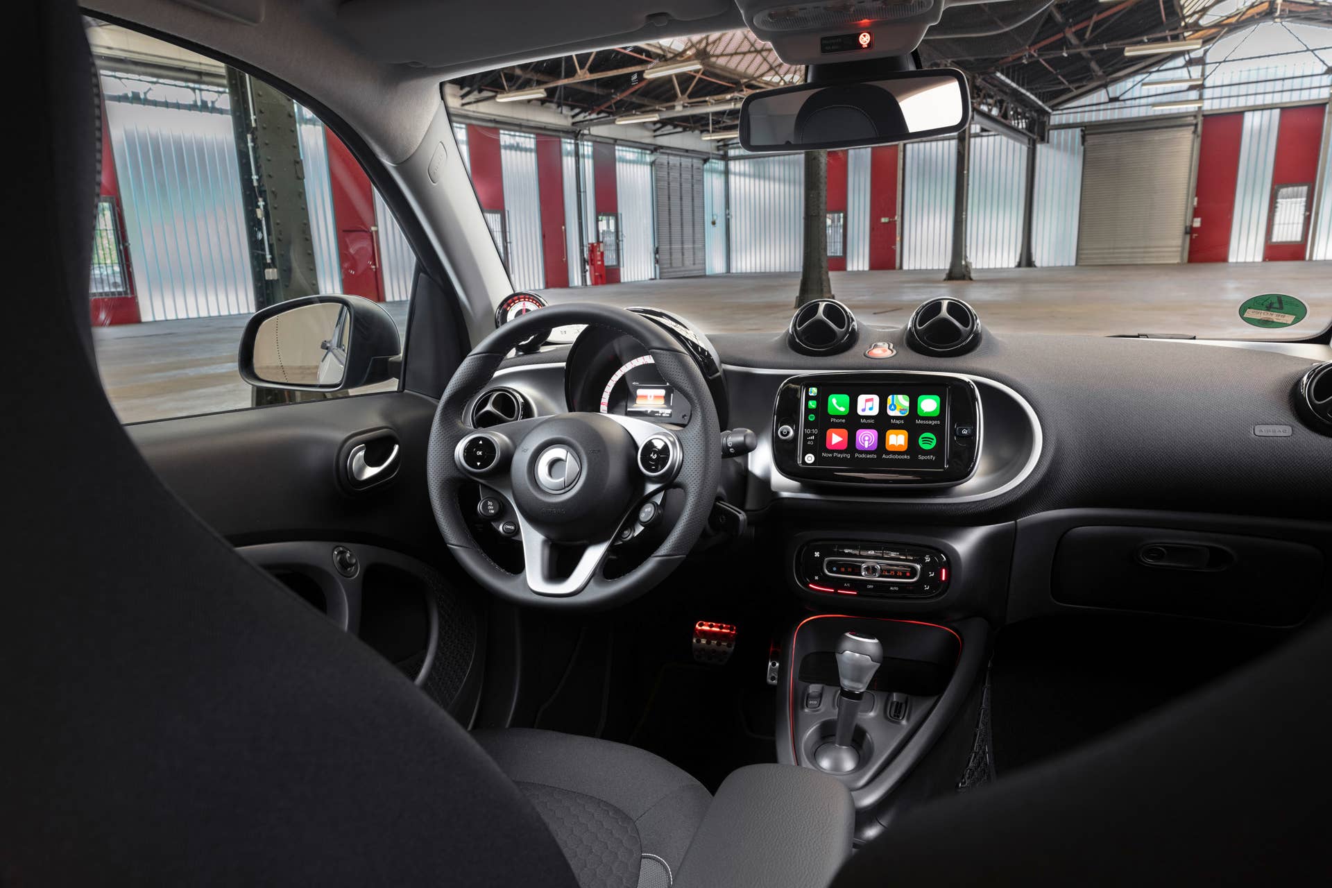 Die neue Generation: smart EQ fortwo coupé;Stromverbrauch kombiniert 16,5 – 14,0 kWh/100km, CO2-Emissionen kombiniert: 0 g/km* The new generation: smart EQ fortwo coupé;Combined electrical consumption 16.5 – 14.0 kWh/100km, combined CO2 emissions: 0 g/km*