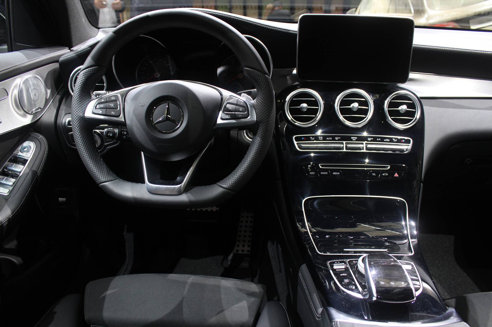2016 Mercedes-Benz GLC 250d dashboard.