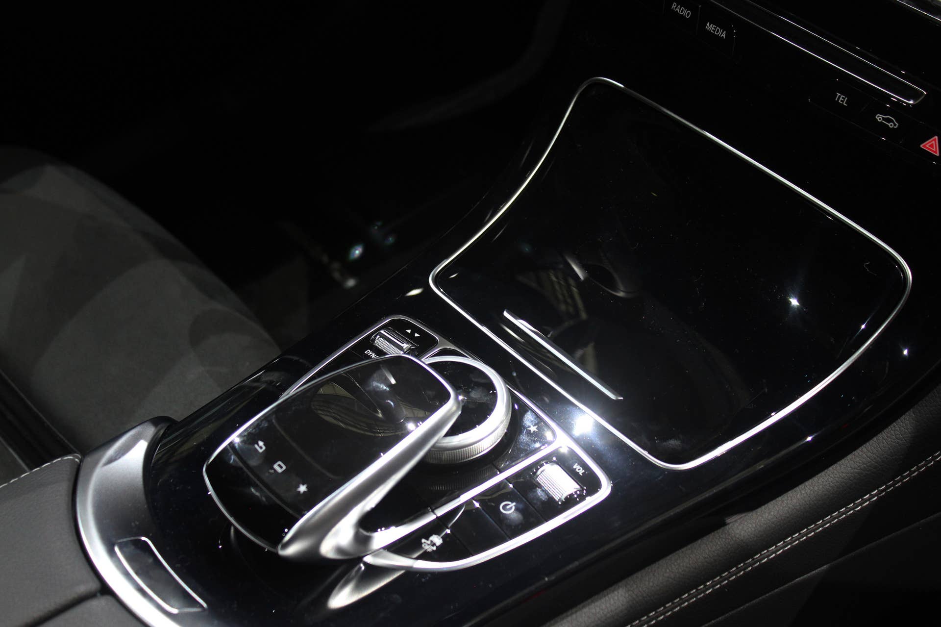 2016 Mercedes-Benz GLC 250d COMAND controls.