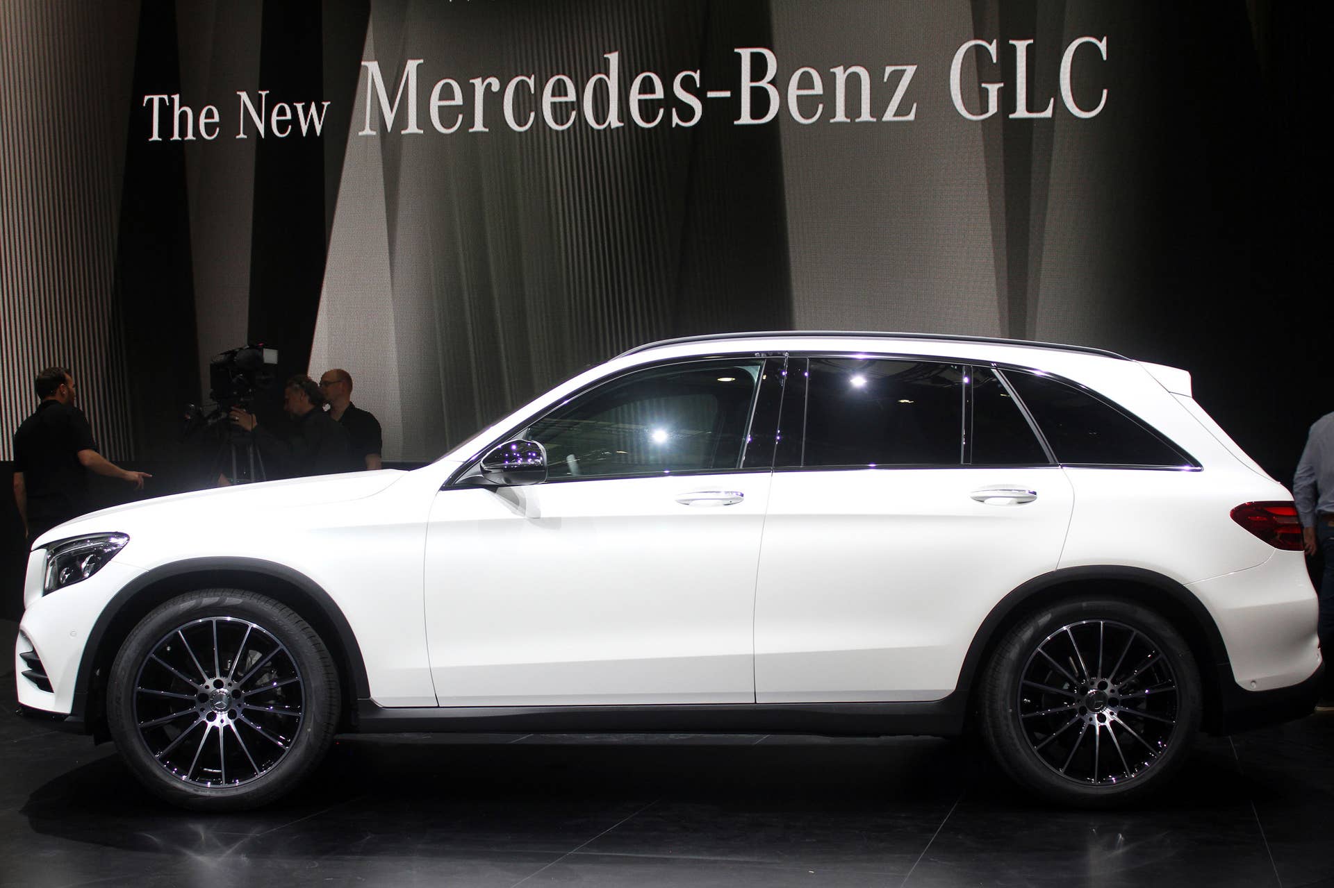 2016 Mercedes-Benz GLC 250d side view.