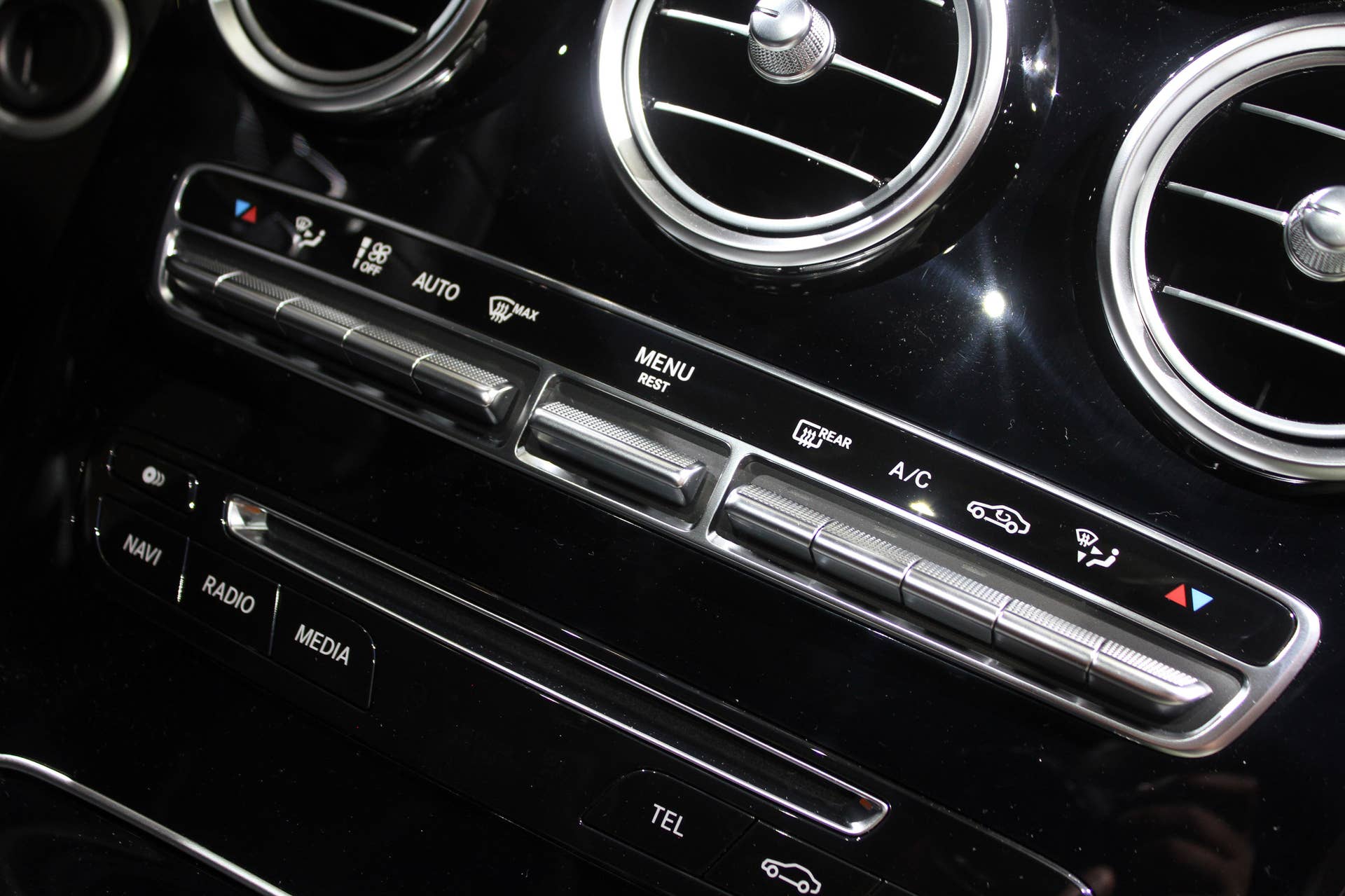 2016 Mercedes-Benz GLC 250d console buttons.