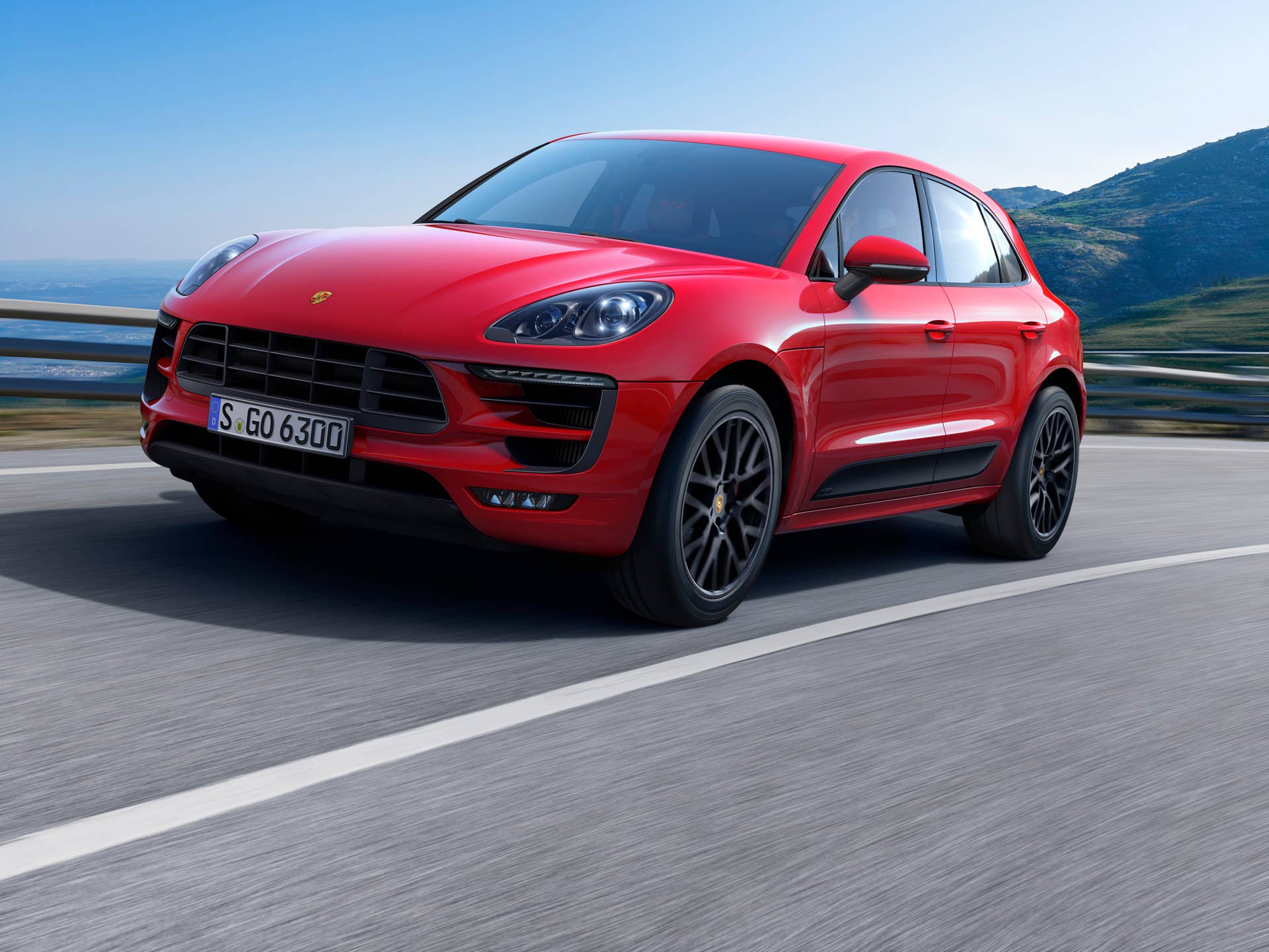 Porsche Macan GTS front 3/4 road