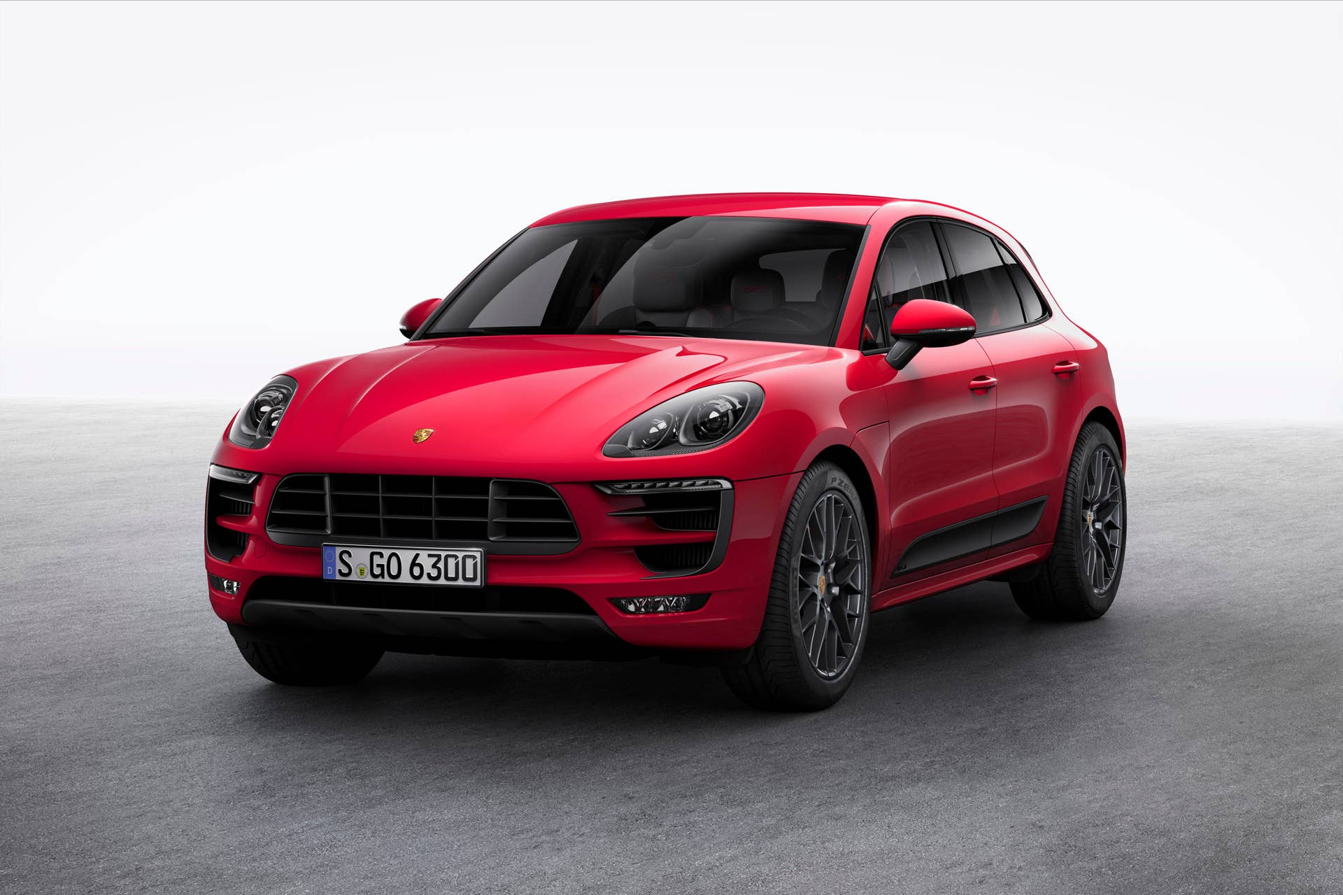 Porsche Macan GTS front 3/4 studio