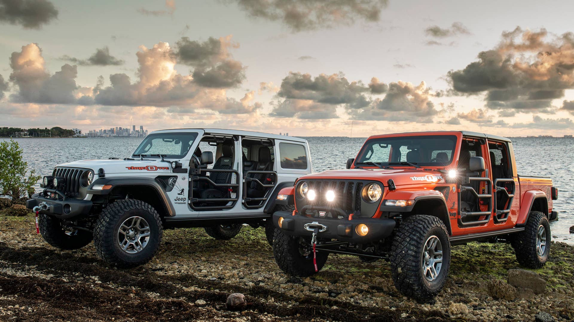 New 2020 Jeep® Wrangler and Gladiator “Three O Five” Edition models debut at Miami Auto Show ES:  Jeep presenta los modelos Wrangler y Gladiator edición especial “Three O Five” en el Salón de Miami