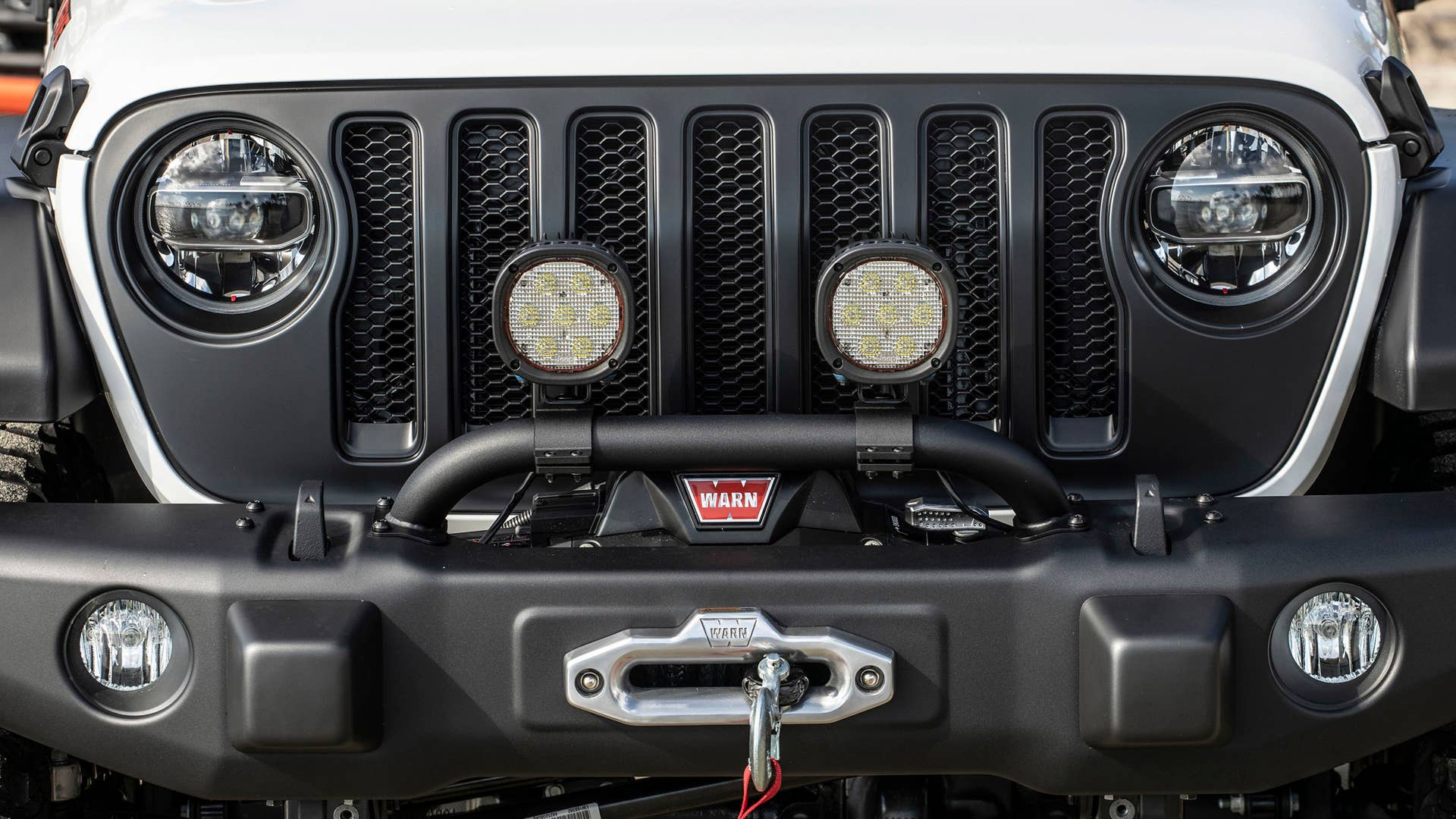 New 2020 Jeep® Wrangler and Gladiator “Three O Five” Edition models debut at Miami Auto Show ES:  Jeep presenta los modelos Wrangler y Gladiator edición especial “Three O Five” en el Salón de Miami