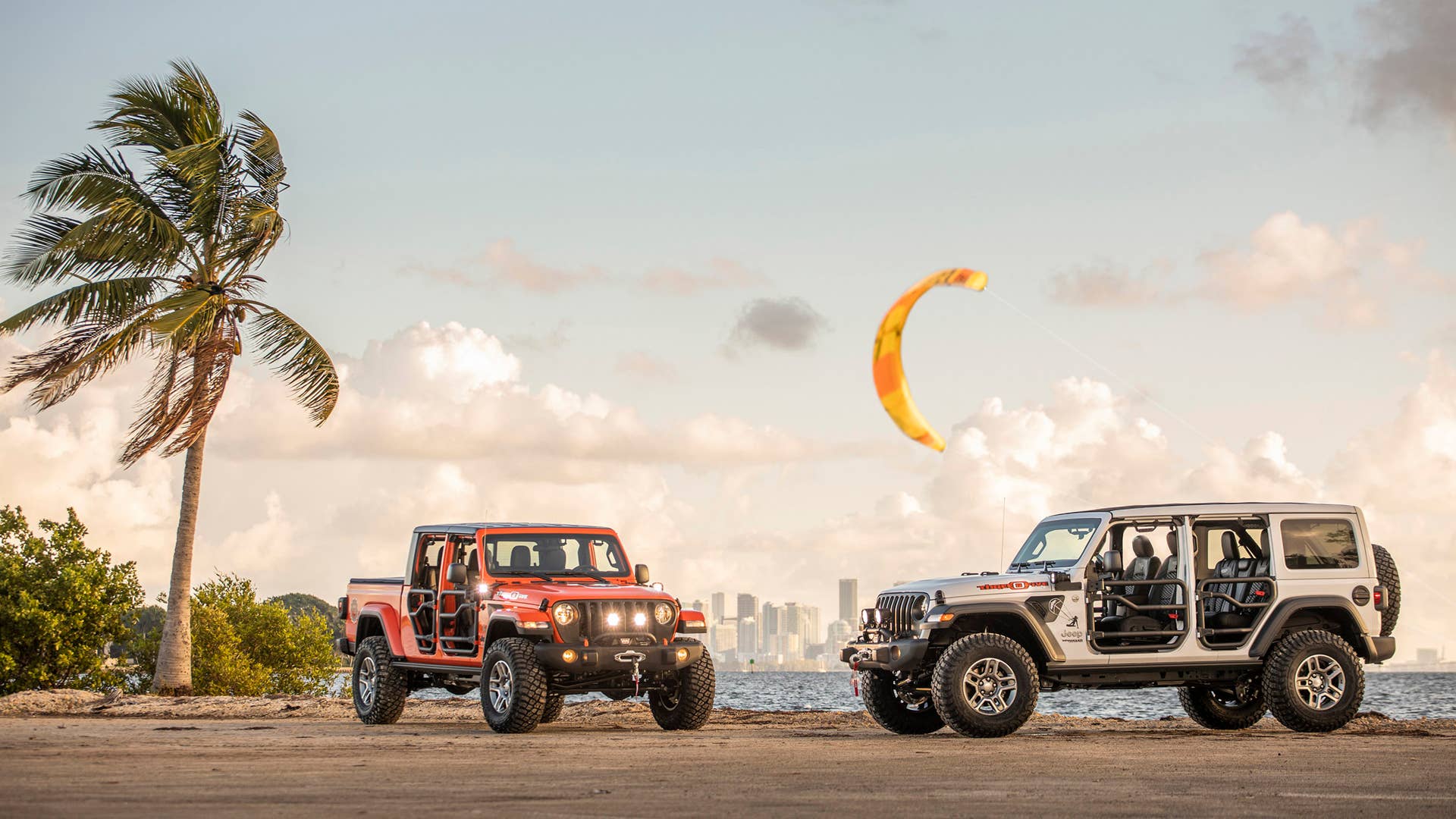 New 2020 Jeep® Wrangler and Gladiator “Three O Five” Edition models debut at Miami Auto Show ES:  Jeep presenta los modelos Wrangler y Gladiator edición especial “Three O Five” en el Salón de Miami