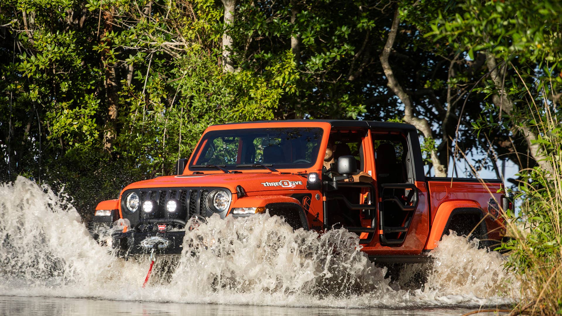 New 2020 Jeep® Wrangler and Gladiator “Three O Five” Edition models debut at Miami Auto Show ES:  Jeep presenta los modelos Wrangler y Gladiator edición especial “Three O Five” en el Salón de Miami