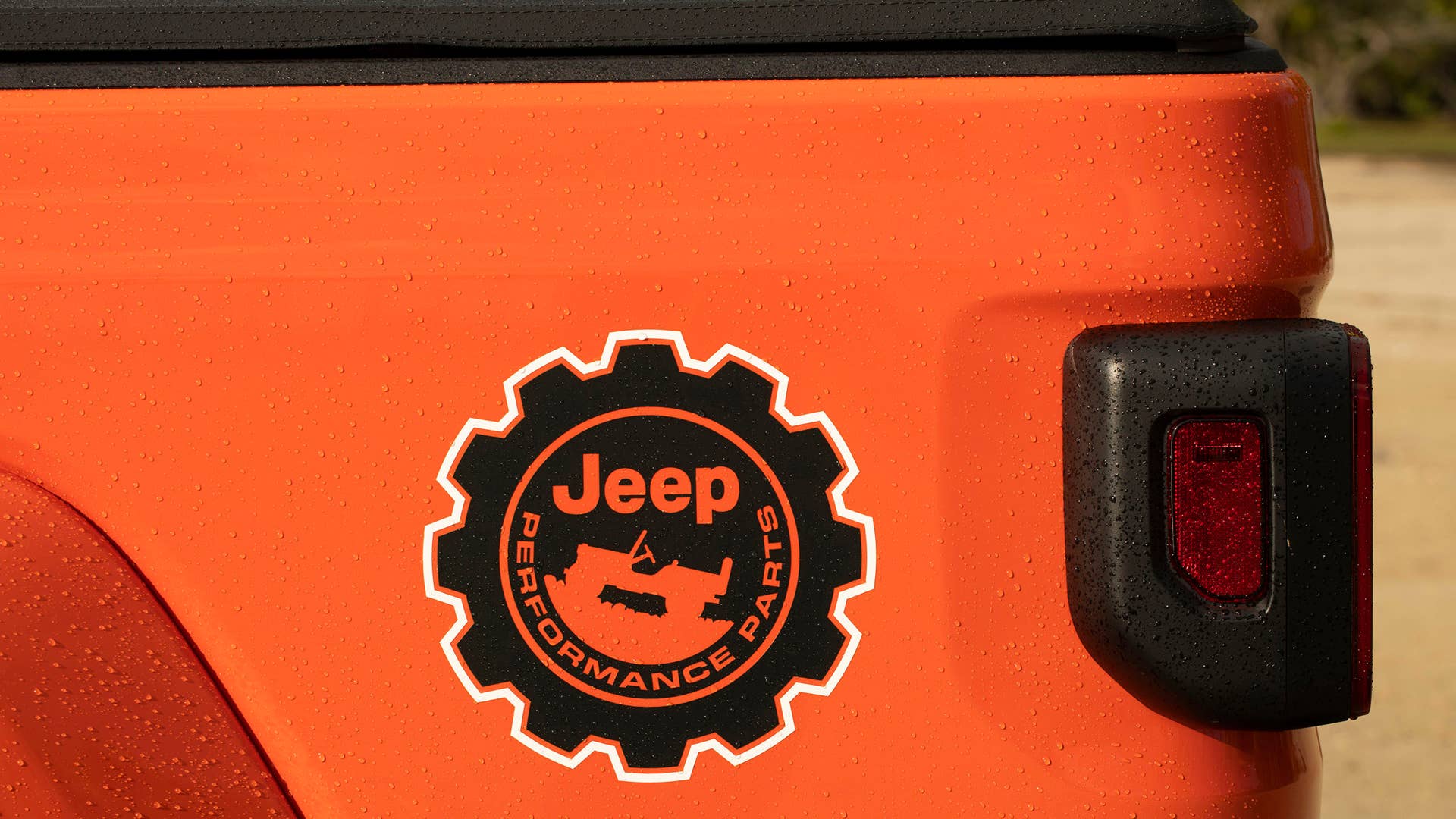 New 2020 Jeep® Wrangler and Gladiator “Three O Five” Edition models debut at Miami Auto Show ES:  Jeep presenta los modelos Wrangler y Gladiator edición especial “Three O Five” en el Salón de Miami
