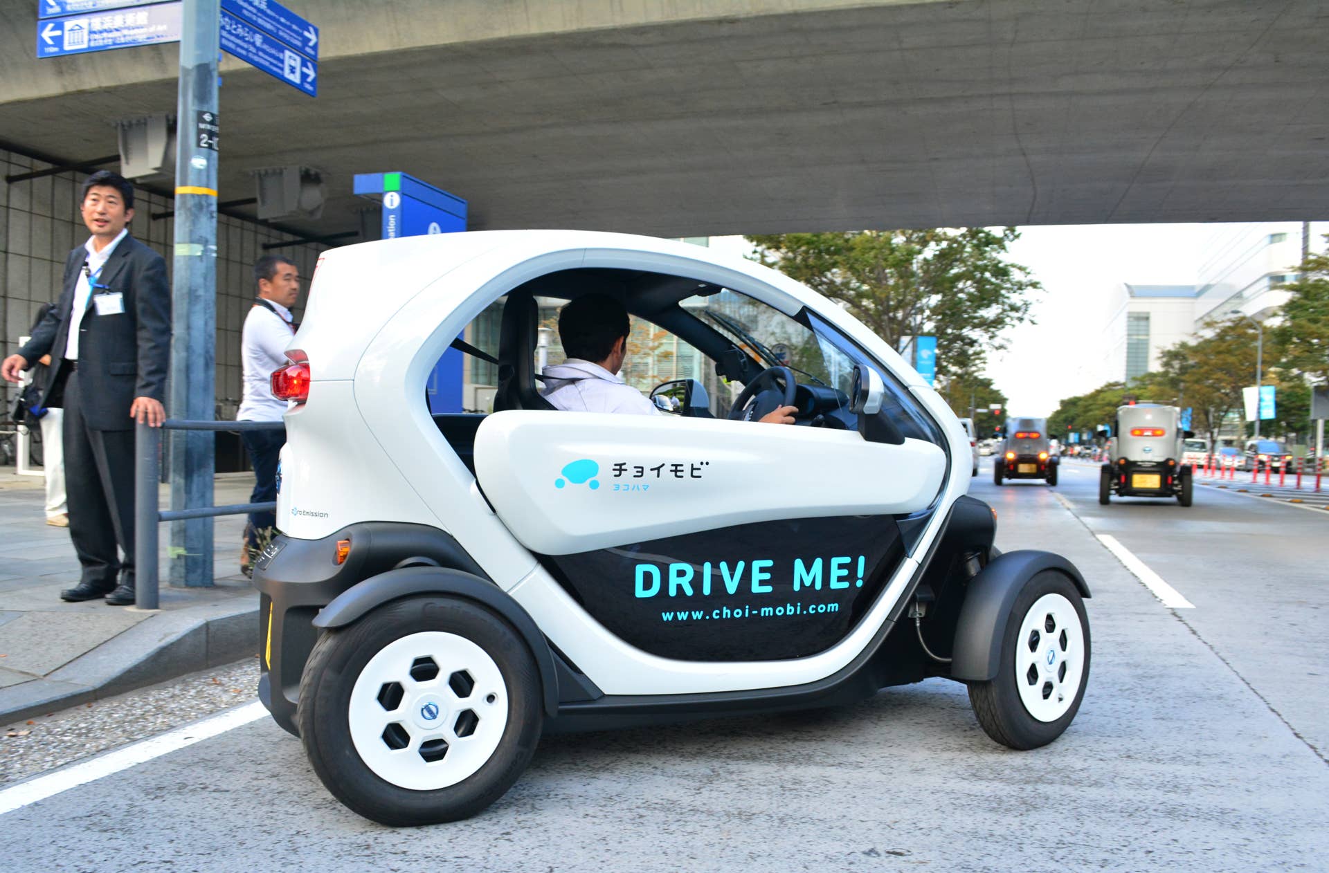 NISSAN New Mobility CONCEPT ultra-compact electric vehicles commute on the road during a starting ceremony of a one-way car sharing service with the City of Yokohama on October 10, 2013. Called Choimobi Yokohama, this new service, which will be provided in downtown Yokohama, will eventually employ up to 100 units of the NISSAN New Mobility CONCEPT ultra-compact electric vehicles and commences on October 11.   AFP PHOTO / KAZUHIRO NOGI        (Photo credit should read KAZUHIRO NOGI/AFP/Getty Images)