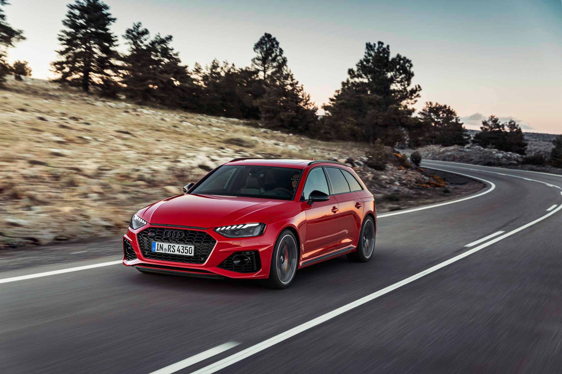 Dynamic photo Color: Tango red