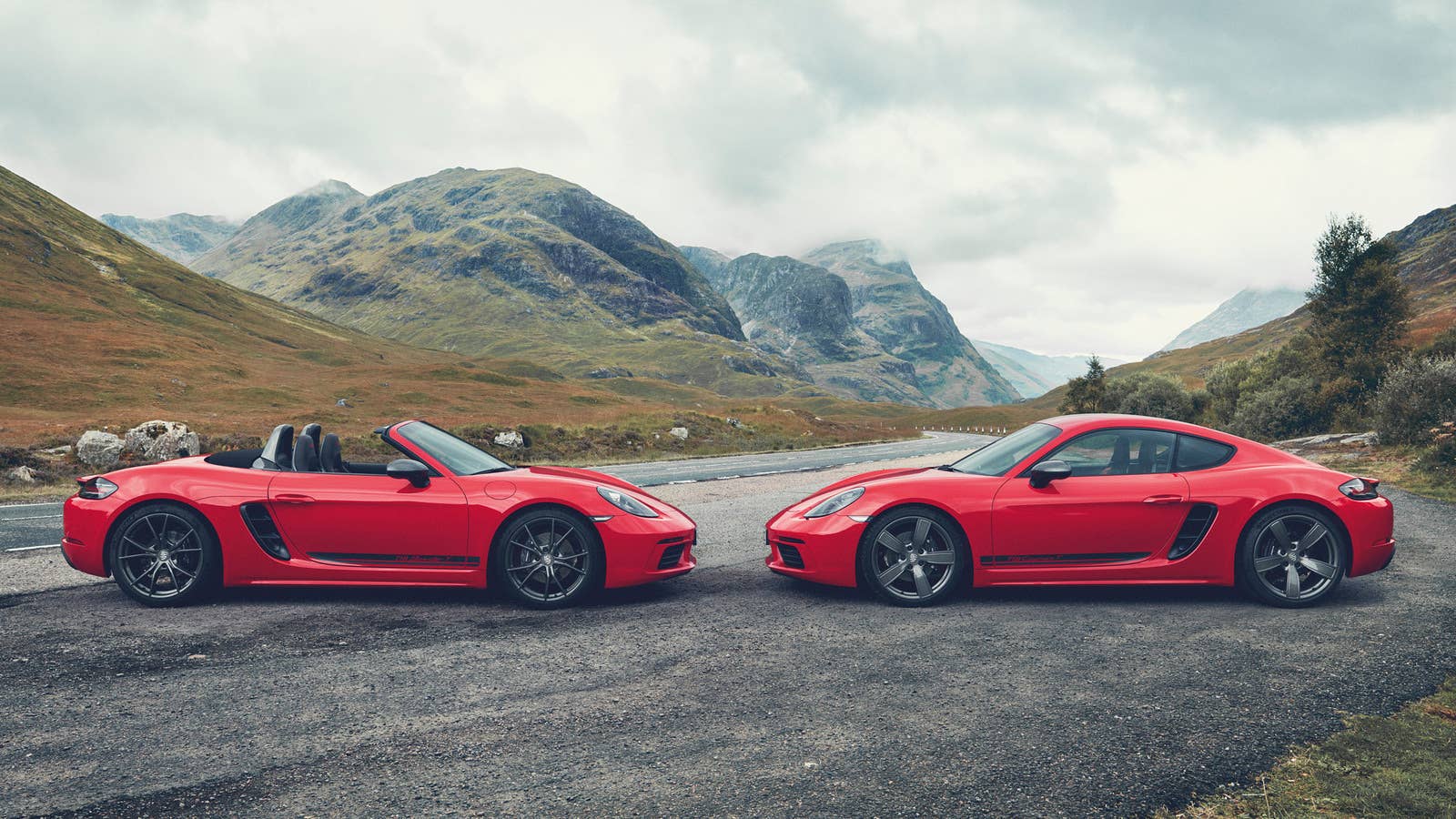 Porsche 718 Boxster T and Cayman T in red