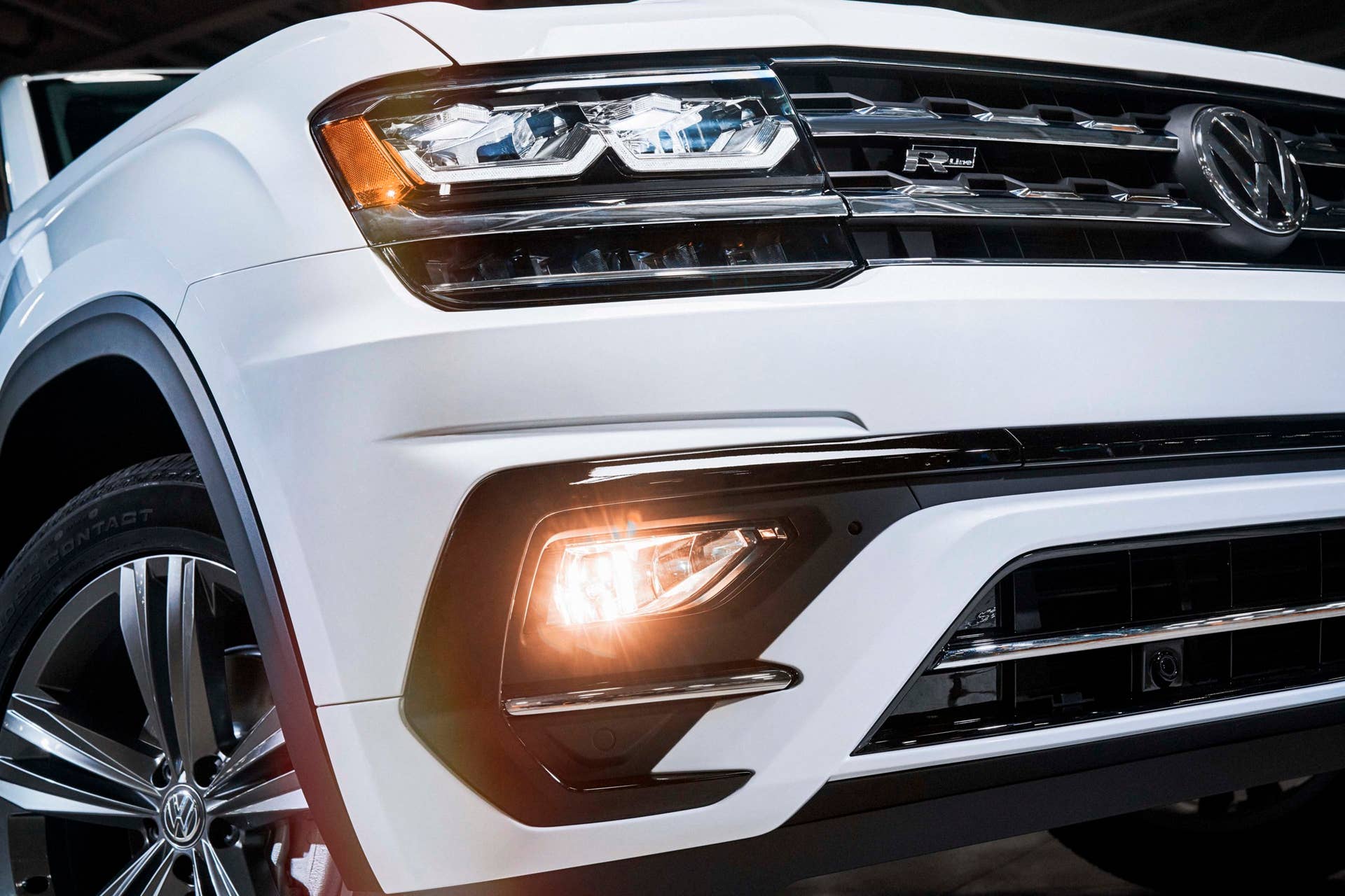 2018 Atlas R-Line headlights