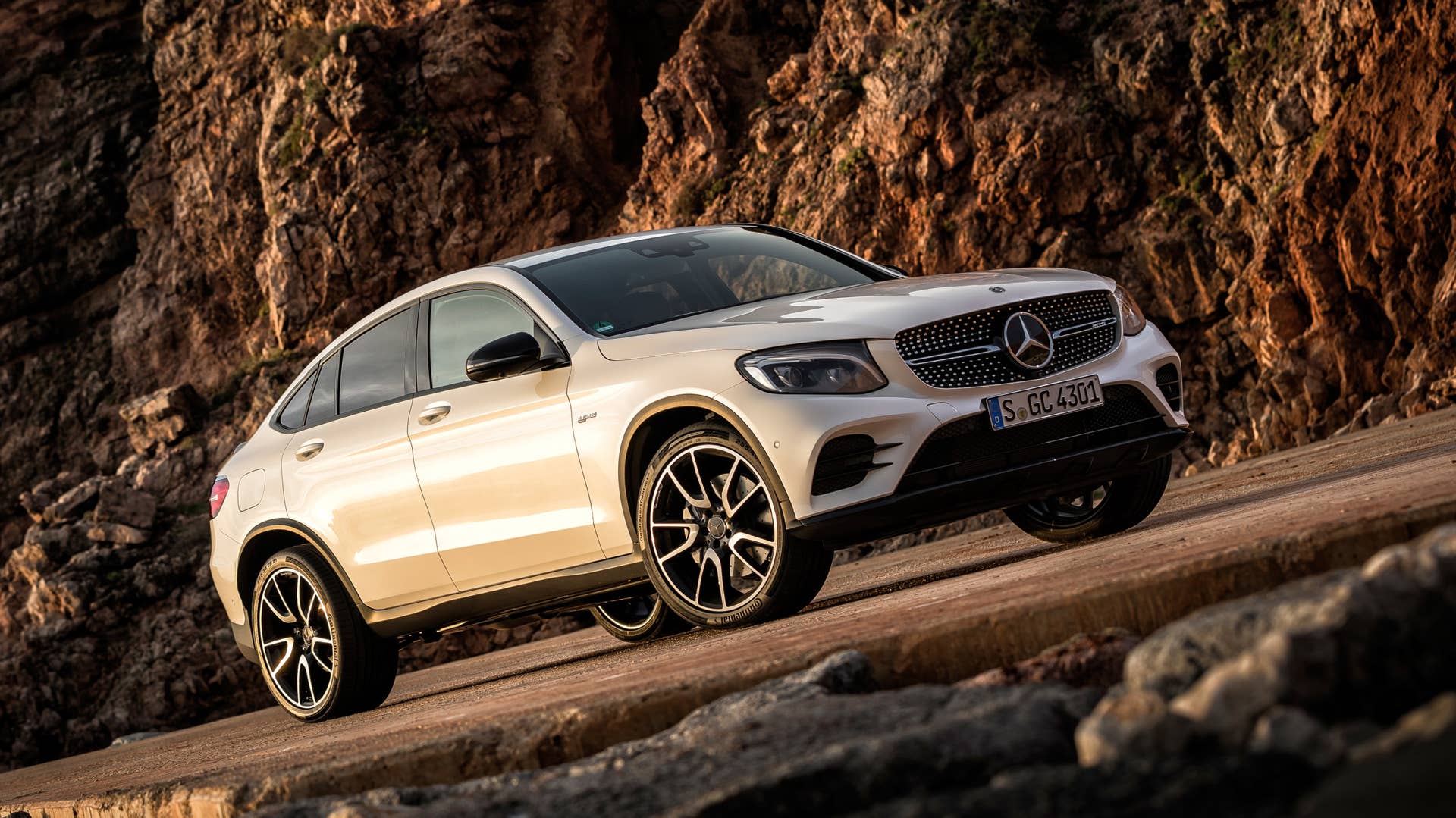 2017 Mercedes-AMG GLC43 front