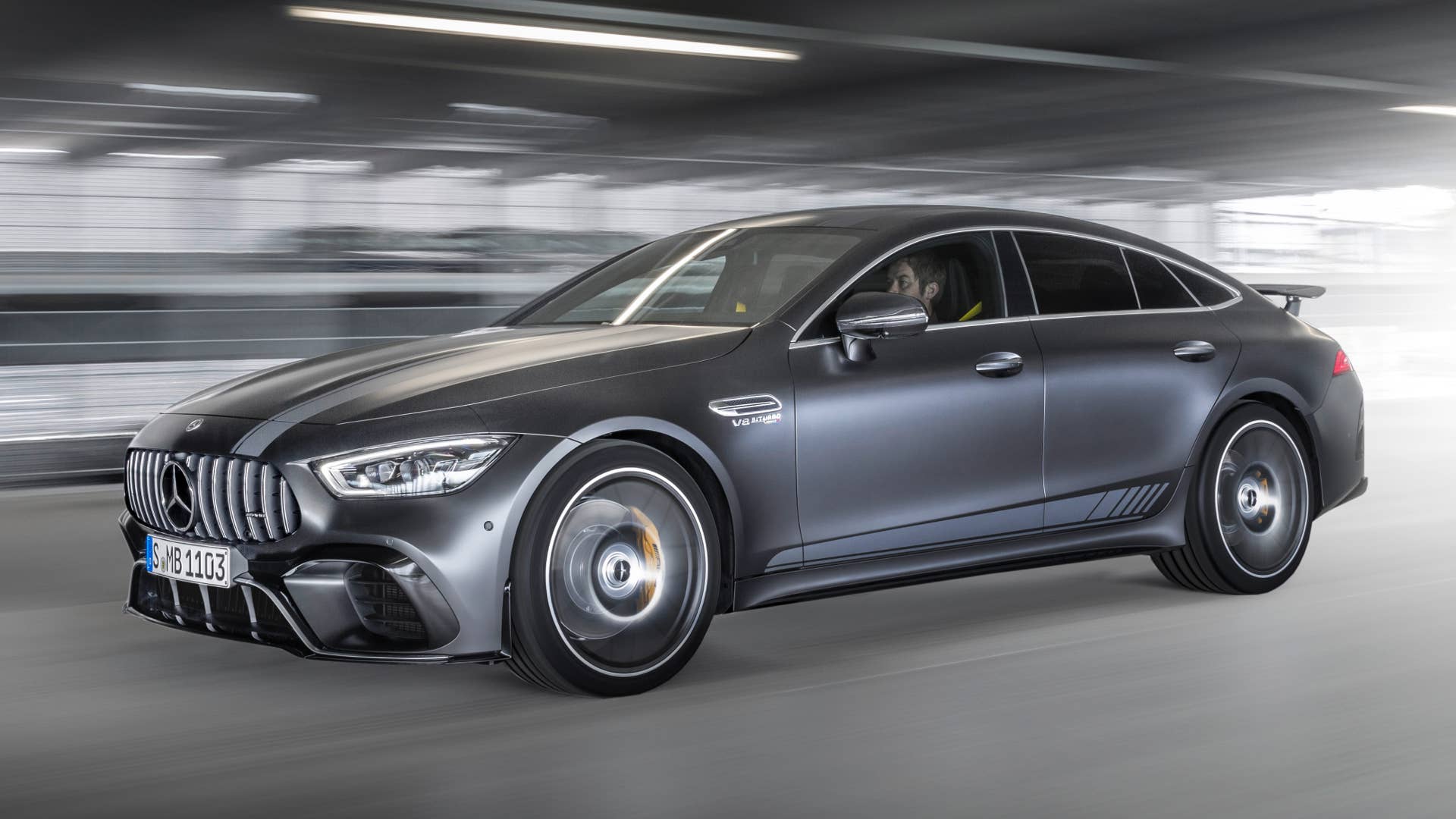 Mercedes-AMG GT 63 S 4MATIC+ Edition 1 (Kraftstoffverbrauch kombiniert: 11,2 l/100 km, CO2-Emissionen kombiniert: 256 g/km); Exterieur: designo graphitgrau magno; Interieur: AMG Performance Sitze, magmagrau/schwarz mit gelben Ziernähten // Mercedes-AMG GT 63 S Edition 1 (fuel consumption, combined: 11.2 l/100 km, combined CO2 emissions: 256 g/km); exterior: designo graphite grey magno; interior: AMG Performance seats, magma grey/black with yellow stichings
