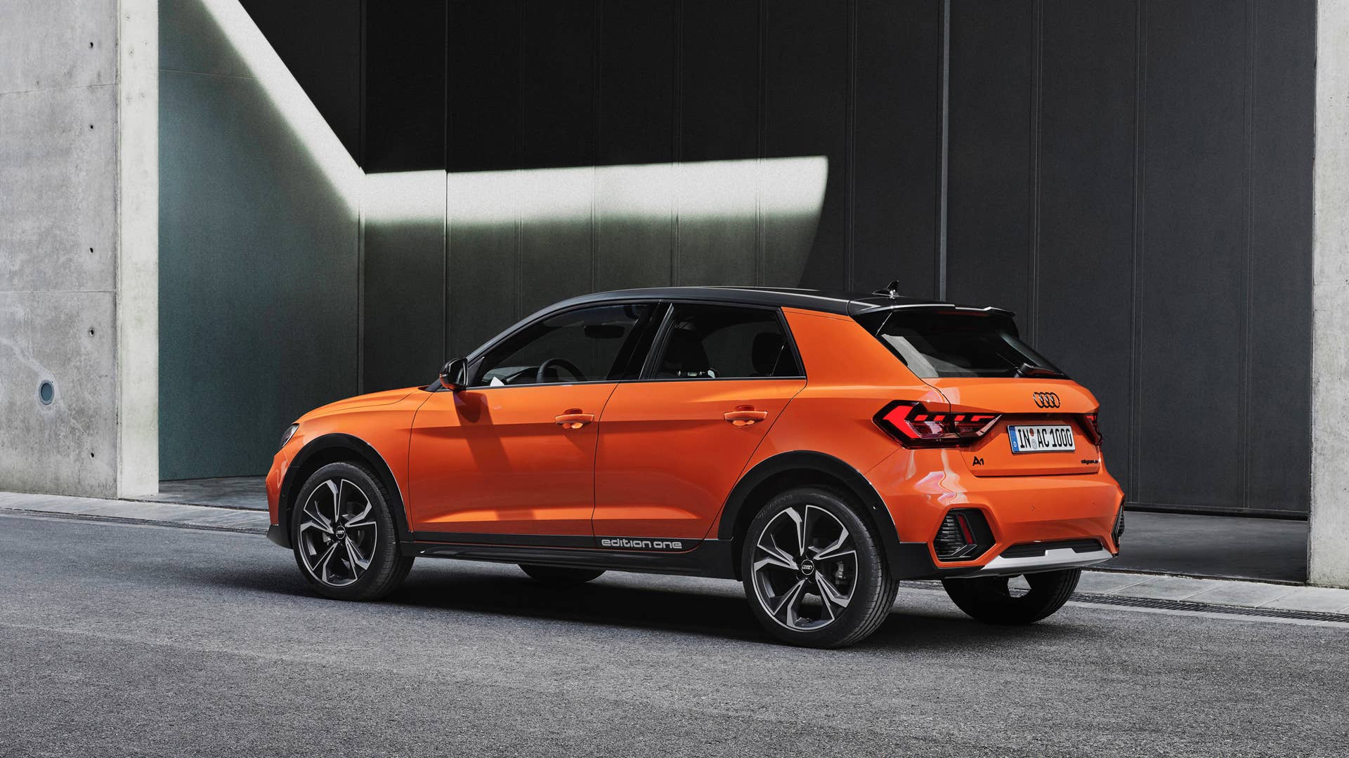 Static photo, Colour: Pulse orange