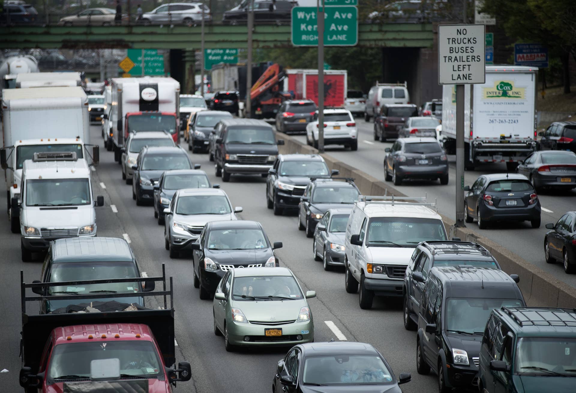 NEW YORK, NY - JULY 01: Traffic crawls on the Brooklyn-Queens Expressway (I-278), July 1, 2016 in the Brooklyn borough of New York City. Officials from the American Automobile Association (AAA) are predicting 44 million people will travel by roads, airports, buses, and train this holiday weekend. Gas prices for the July 4th weekend are the lowest they've been in 11 years. (Photo by Drew Angerer/Getty Images)