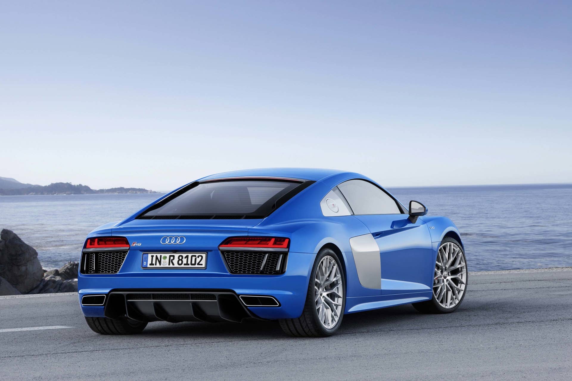 2017 audi r8 back