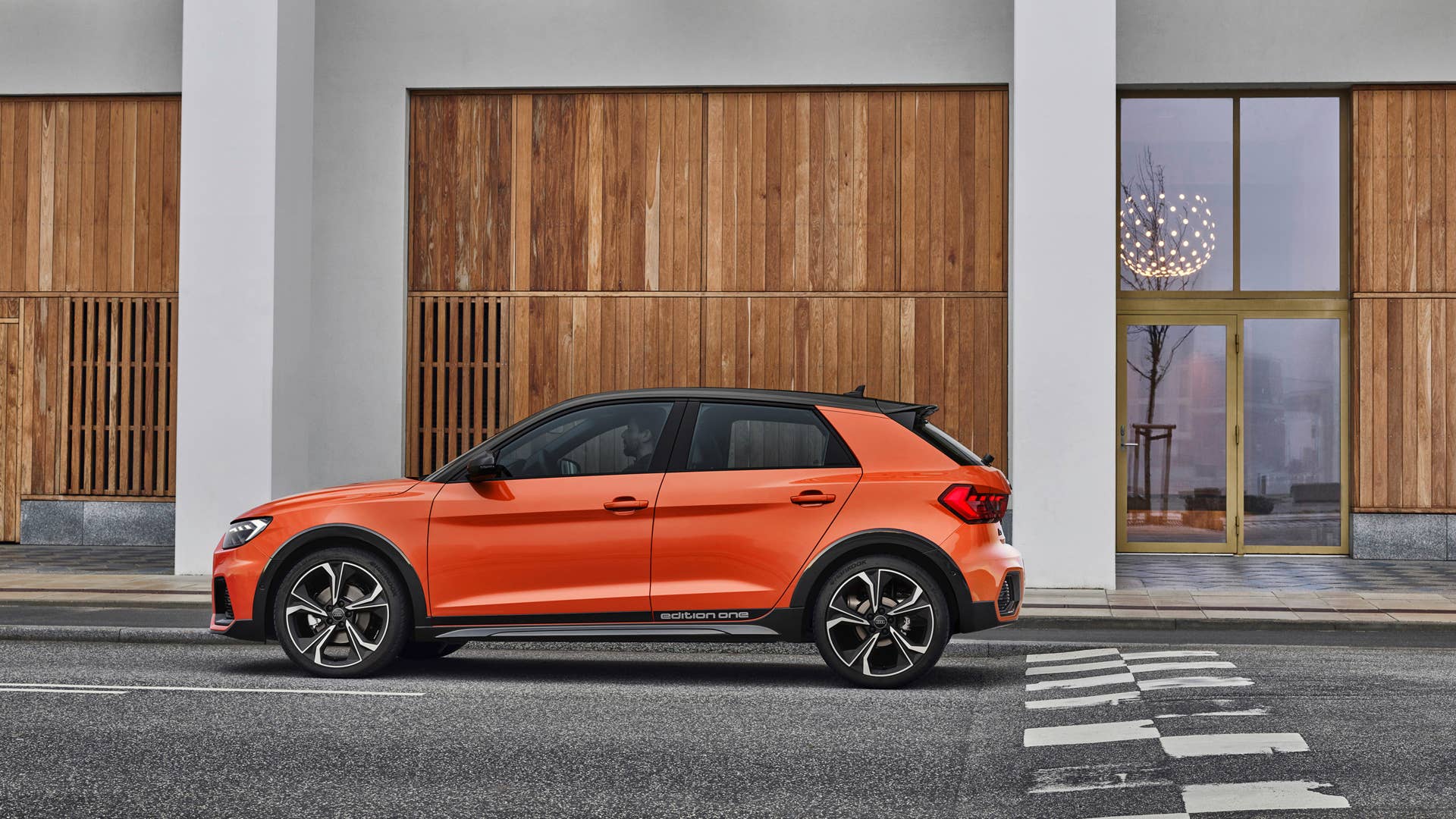 Static Photo, Colour: Pulse orange