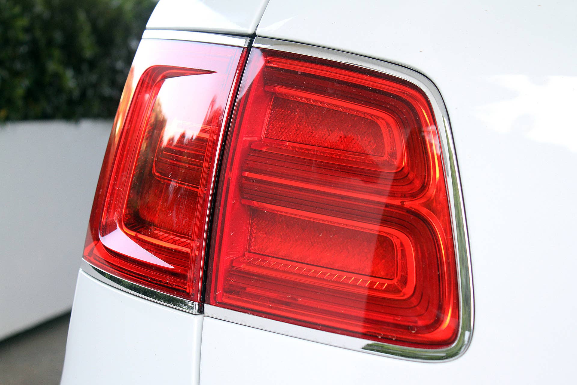 2016 Bentley Bentayga taillight