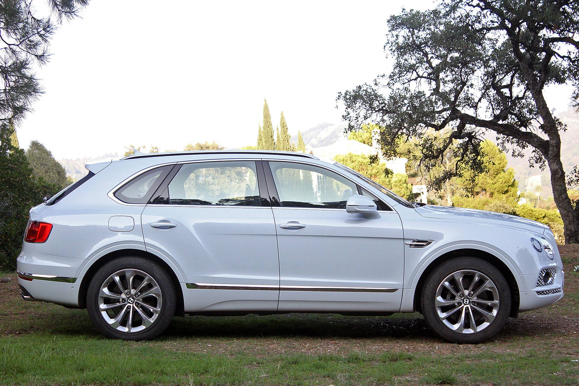 2016 Bentley Bentayga side view