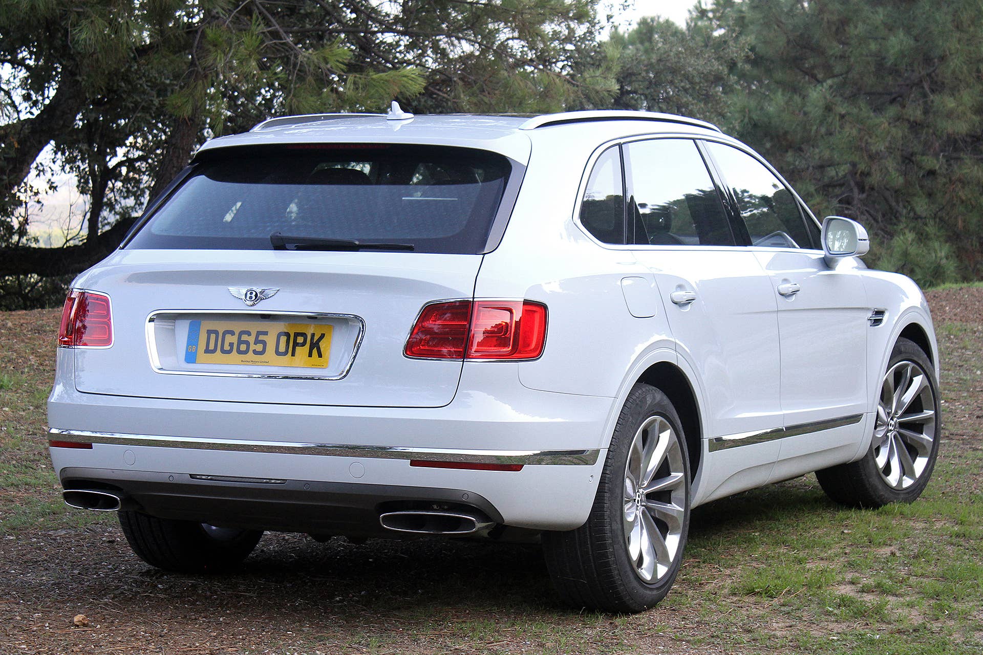 2016 Bentley Bentayga rear 3/4 view