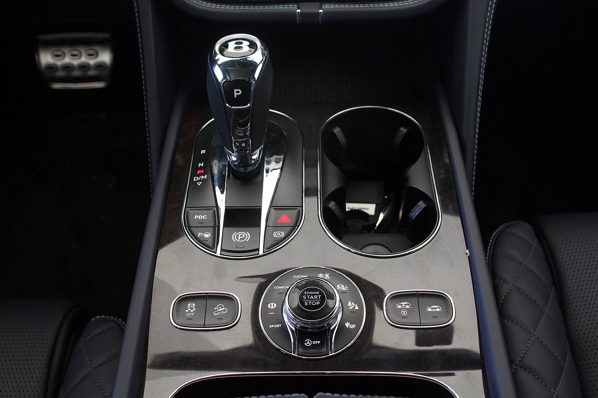 2016 Bentley Bentayga center console
