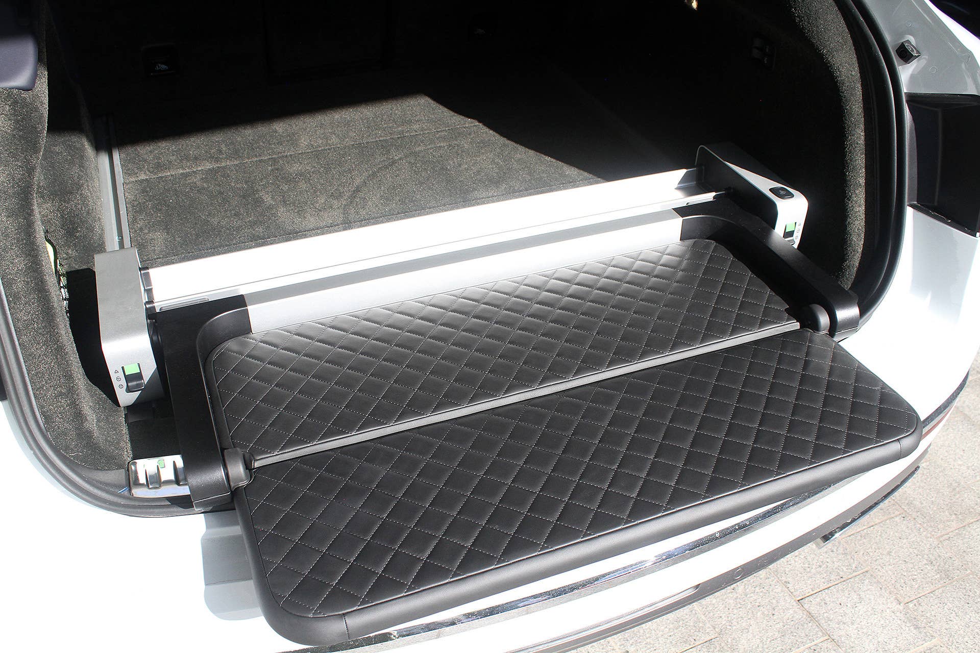 2016 Bentley Bentayga rear cargo area fold out tray