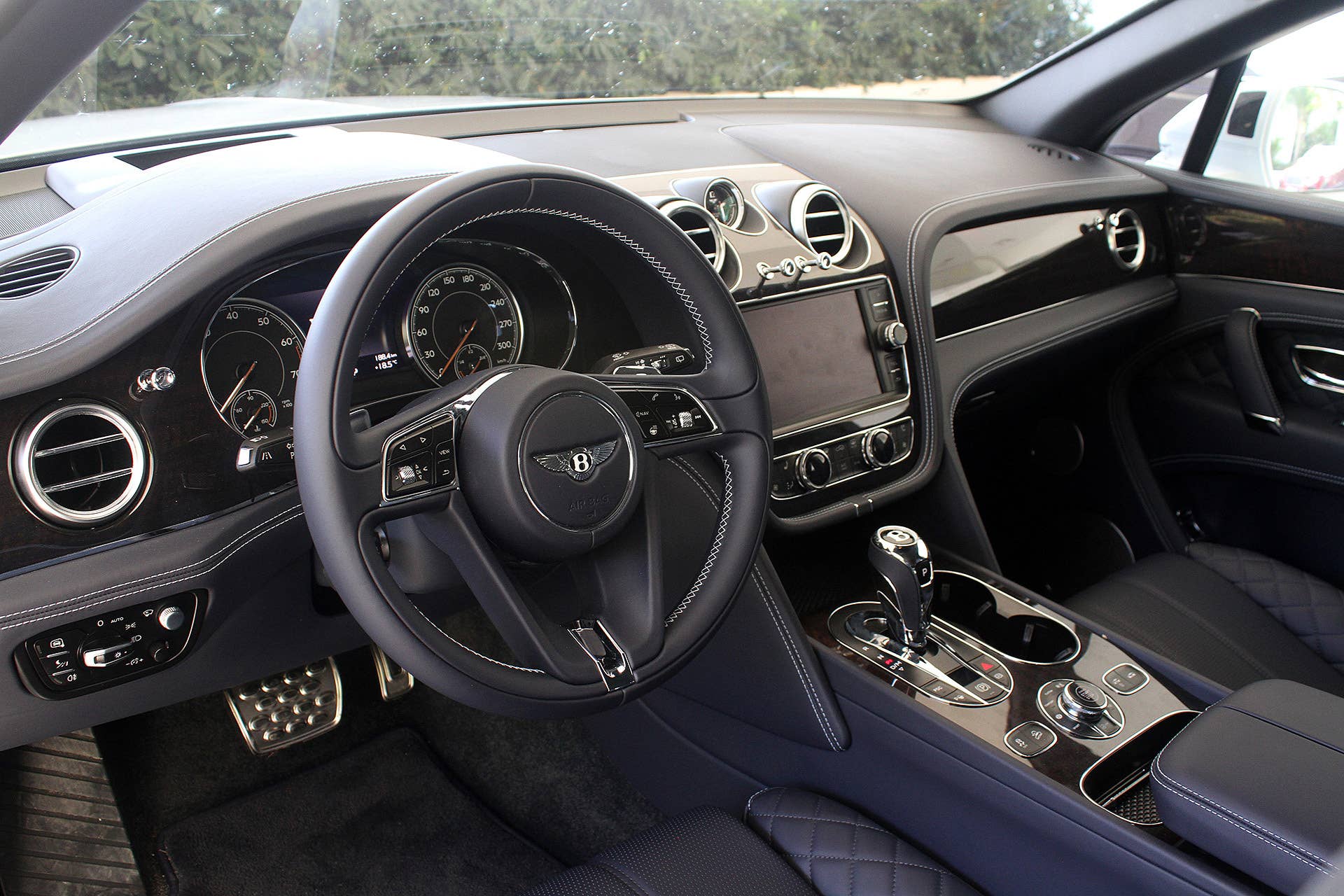 2016 Bentley Bentayga interior