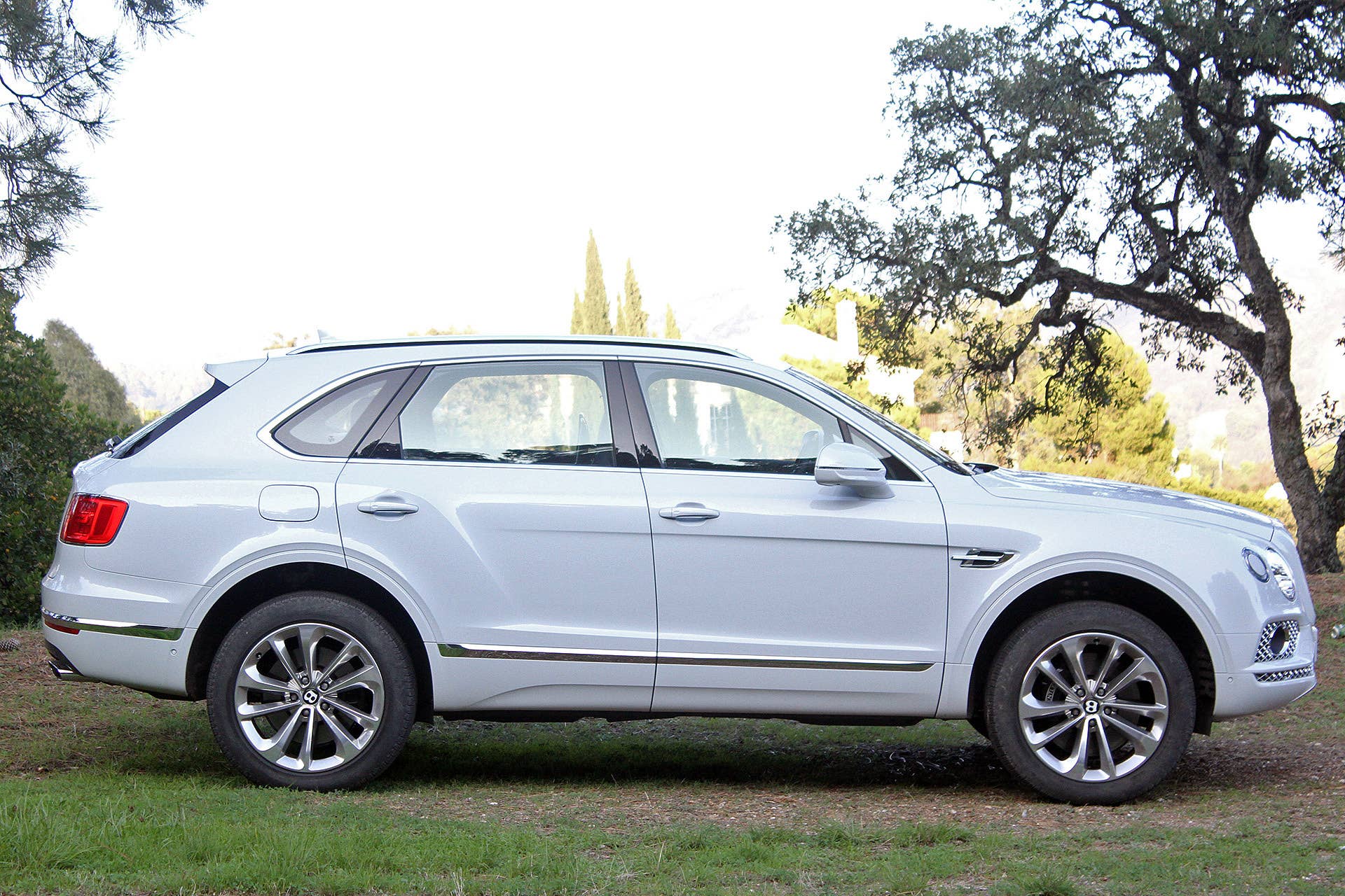 2016 Bentley Bentayga side view