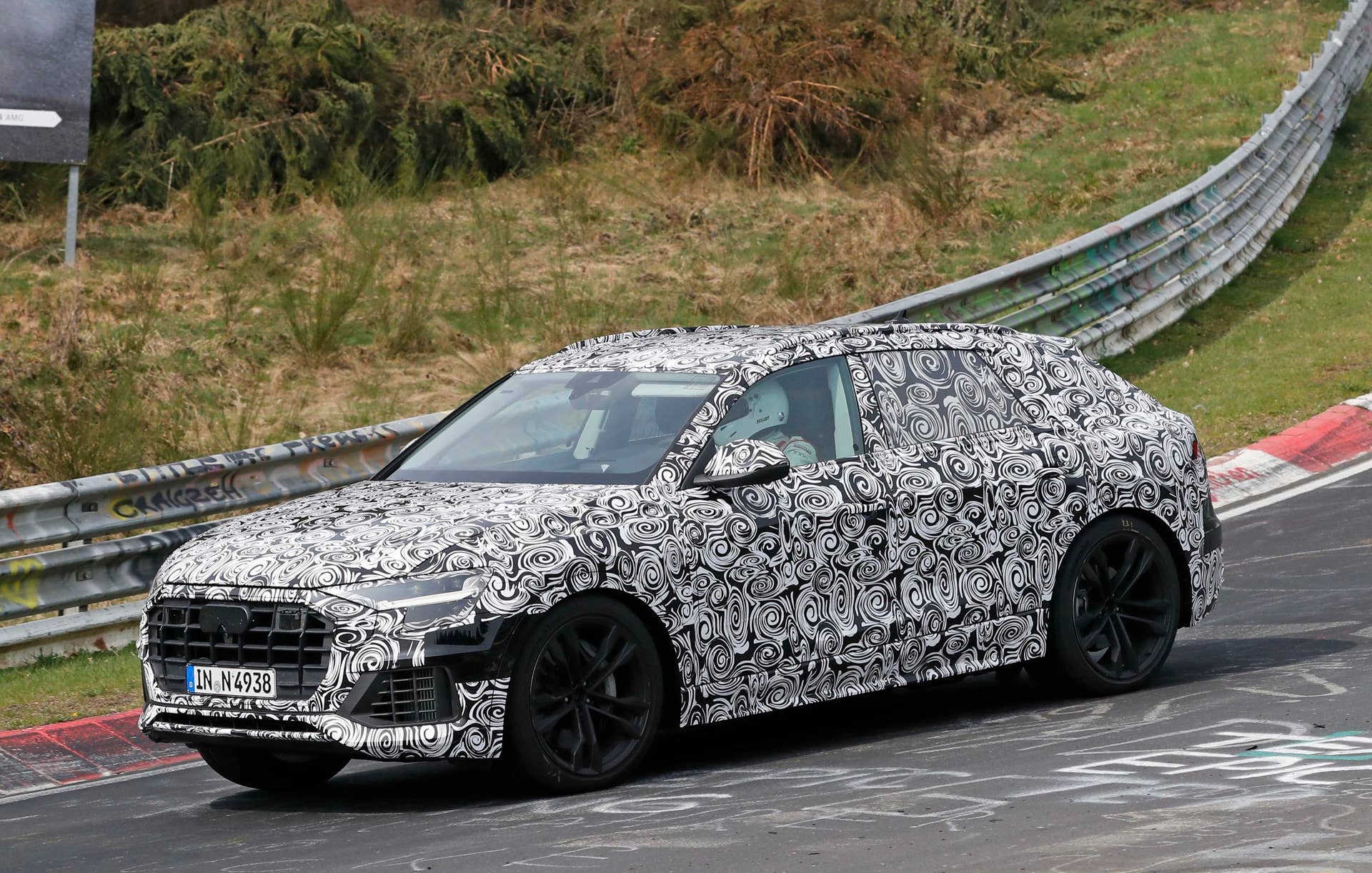 Audi Q8 Spy Shot wheels