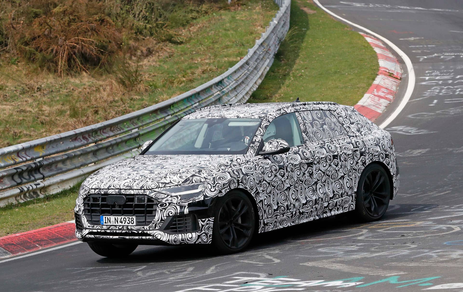Audi Q8 Spy Shot Ring