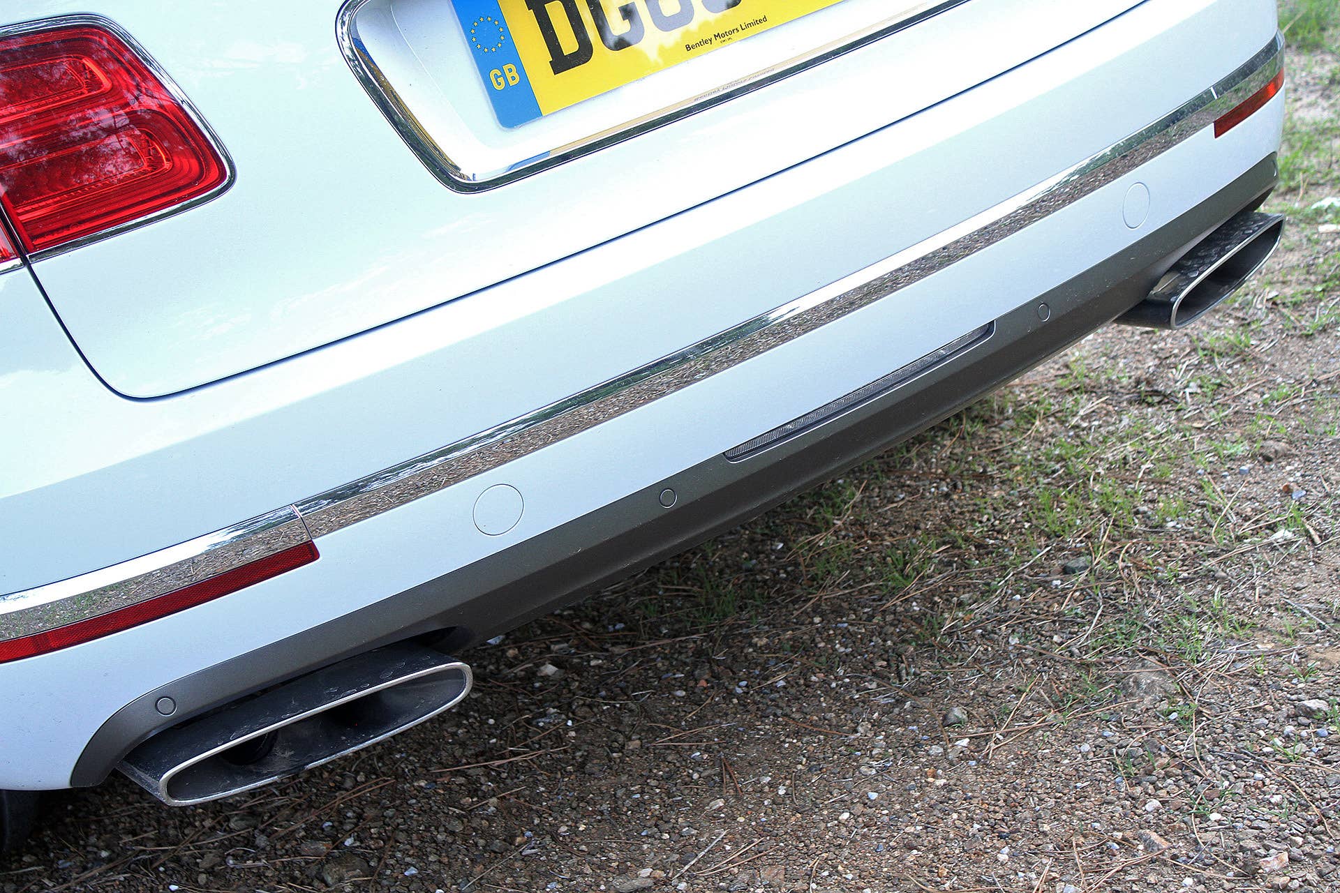 2016 Bentley Bentayga rear fascia