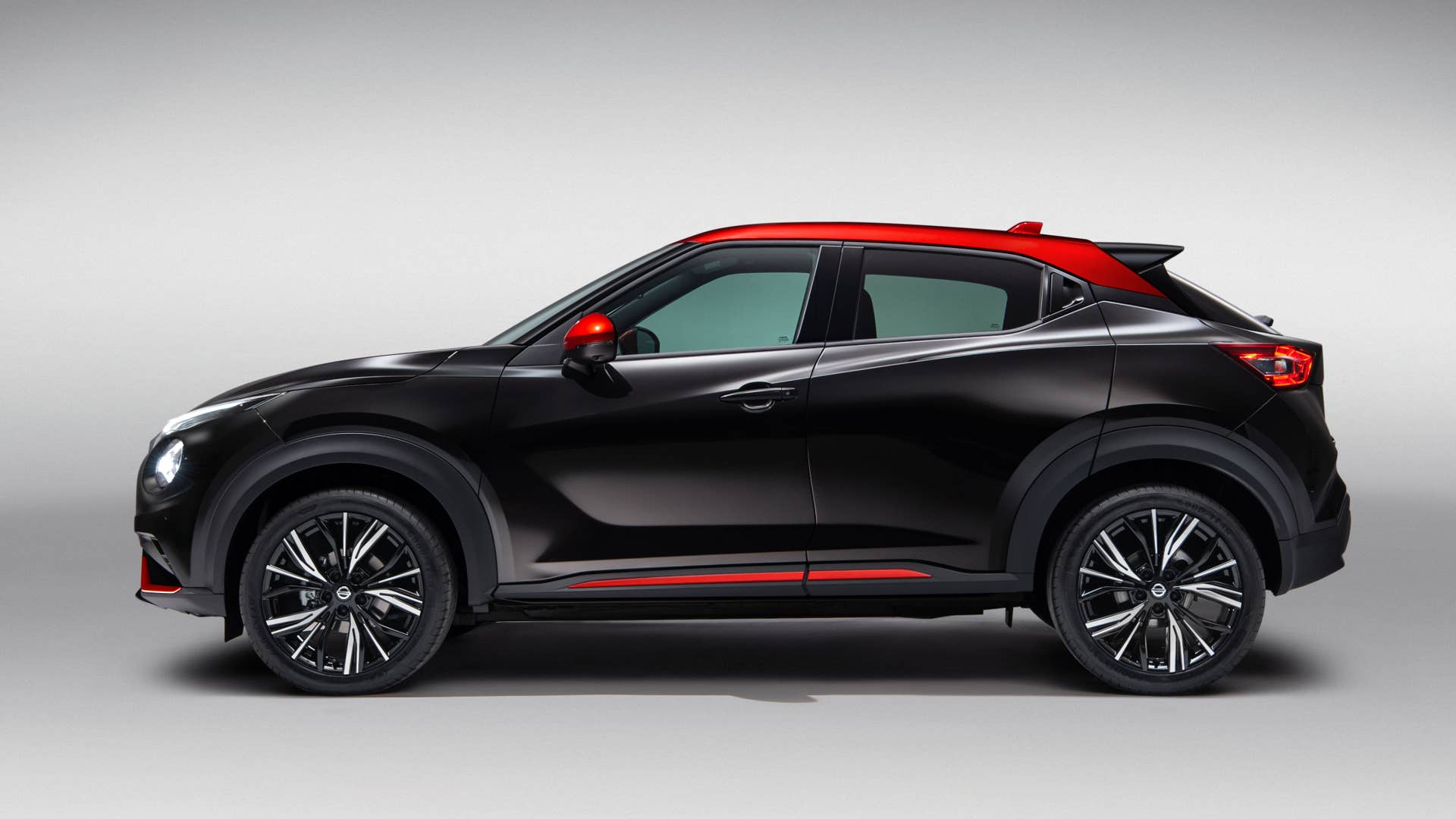 Nissan Juke in black