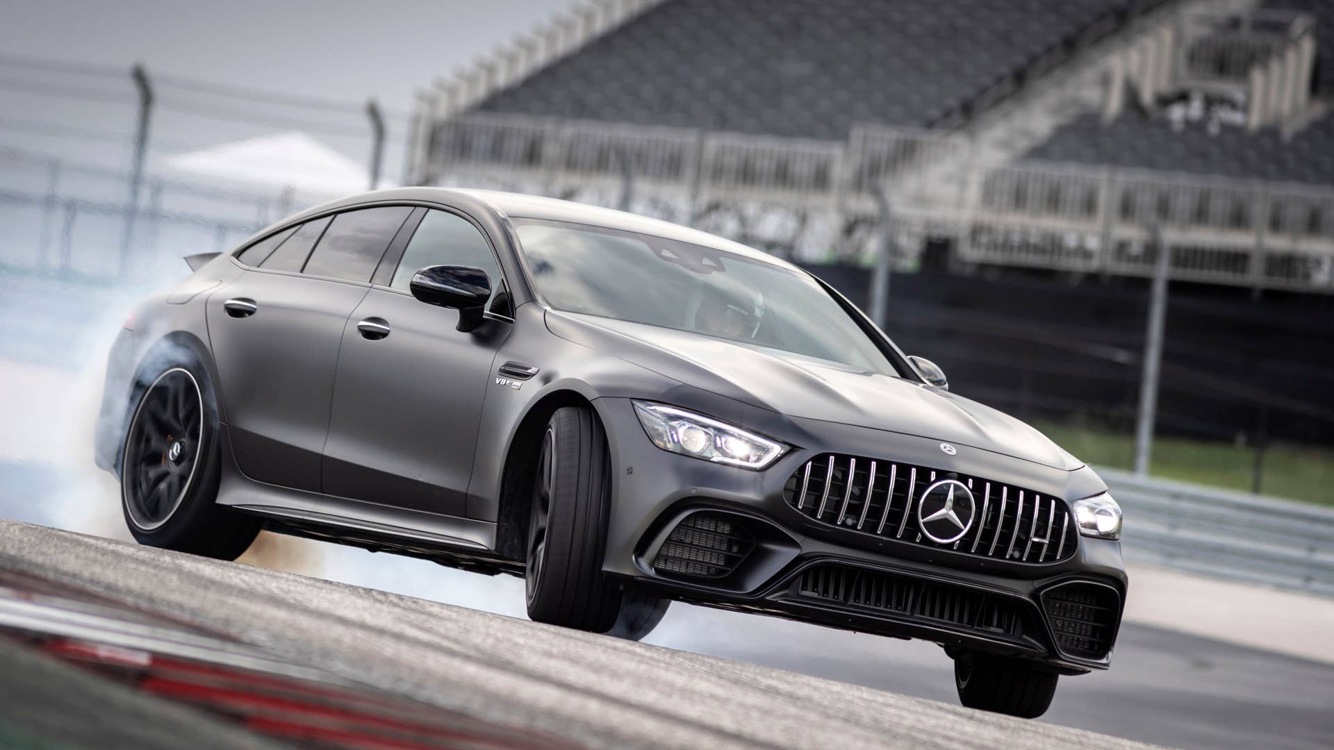 Mercedes-AMG GT 63 S 4MATIC+ 4-TuÌrer CoupeÌ, designo graphitgrau magno; Leder Exklusiv Nappa/Mikrofaser schwarz/gelbe ZiernaÌhte; Kraftstoffverbrauch kombiniert: 11,2 l/100 km; CO2-Emissionen kombiniert: 256 g/km // Mercedes-AMG GT 63 S 4MATIC+ 4-Door Coupe, designo graphite gray magno; Exclusive Nappa leather/ microfiber black/yellow topstitching; Fuel consumption combined: 11.2 l/100 km; CO2 emissions combined: 256 g/km