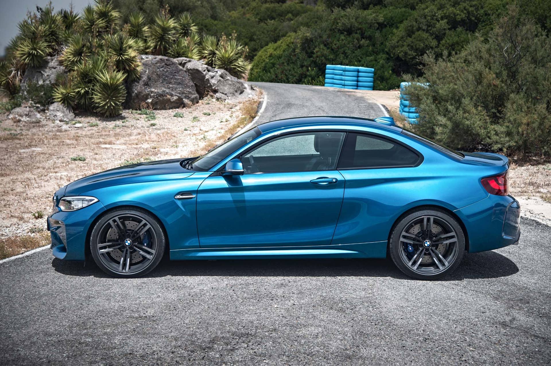 2016 BMW M2 side profile