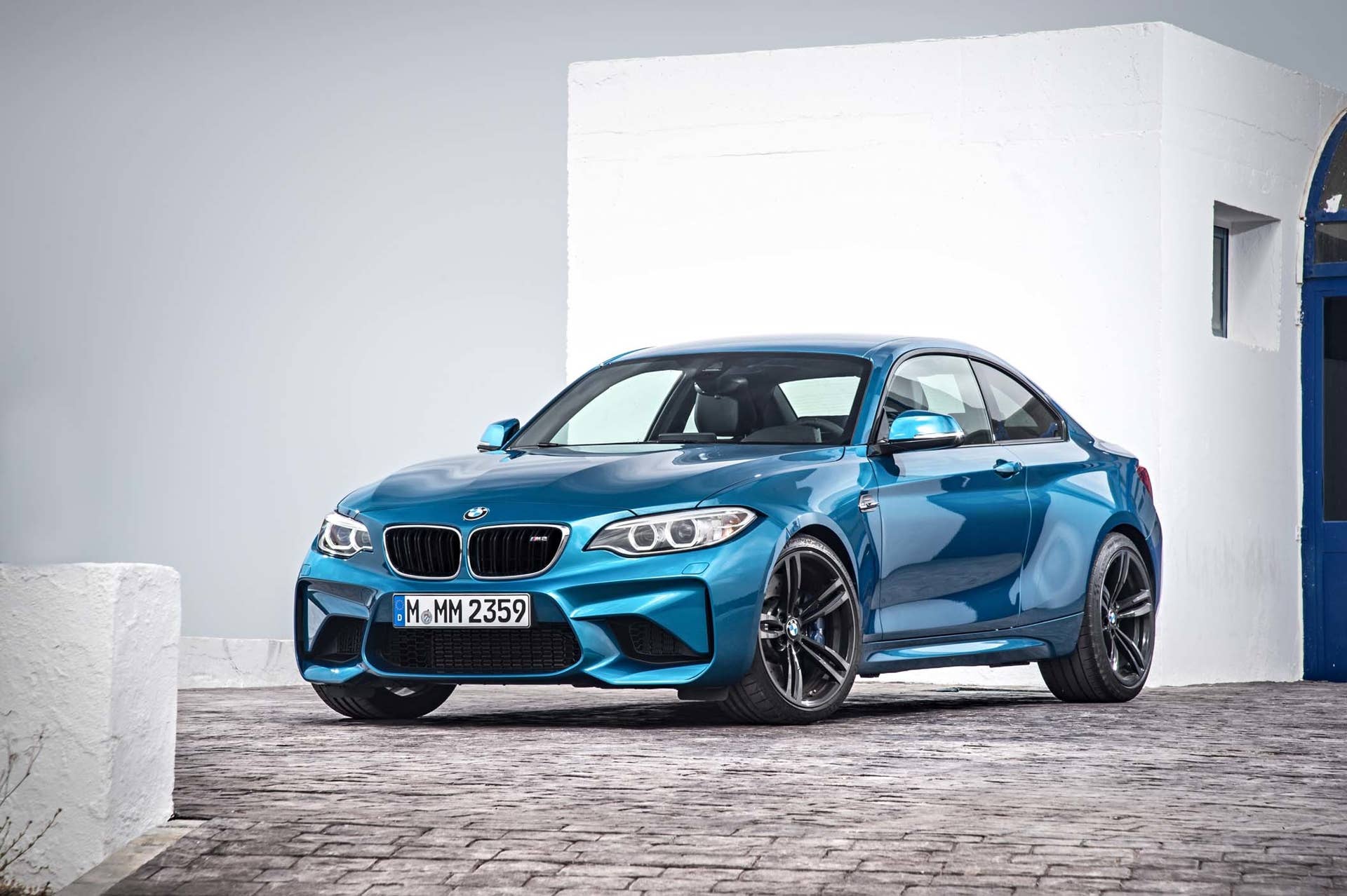 2016 BMW M2 static left front 3/4