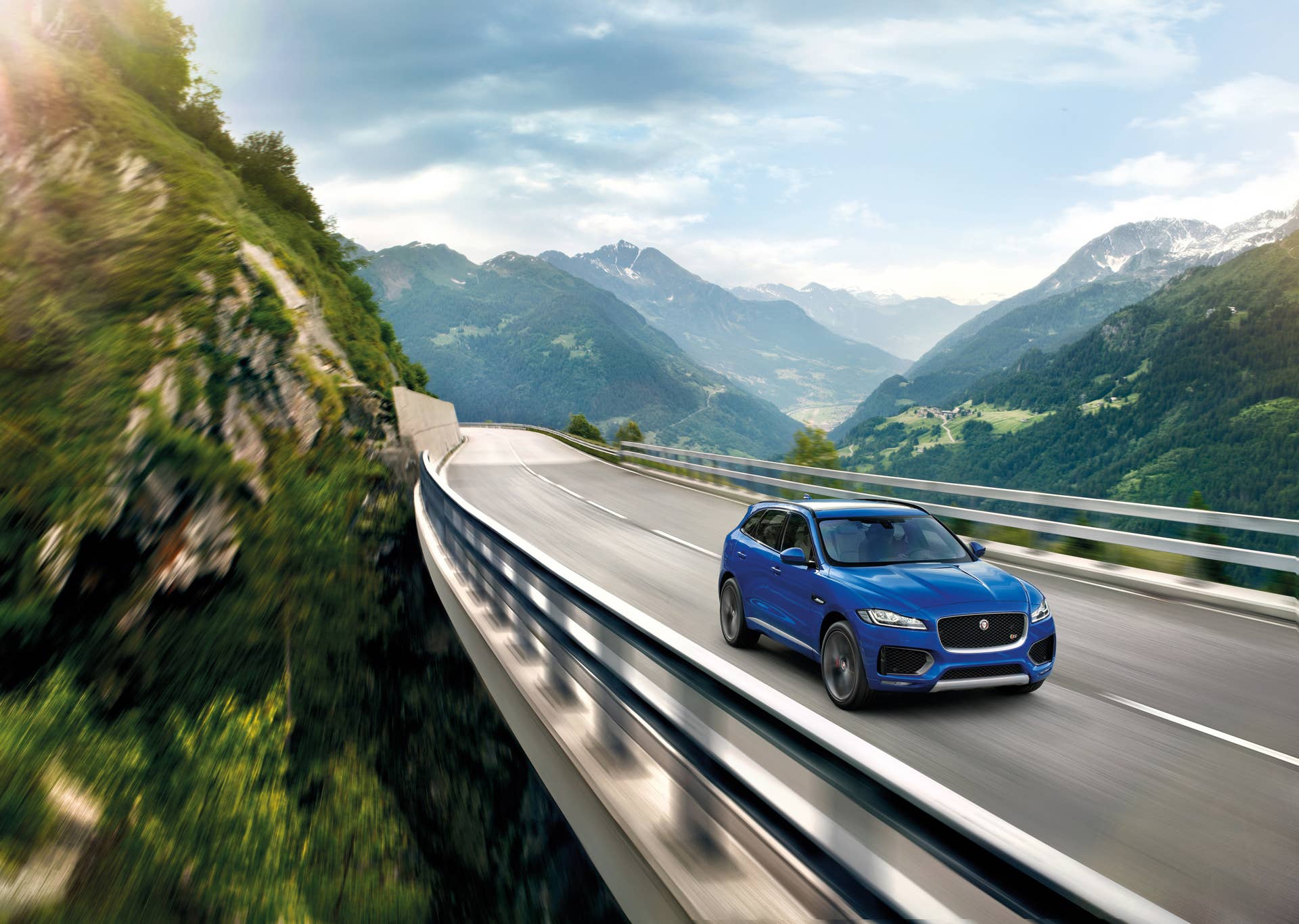 jaguar f-pace crossover bridge action speed