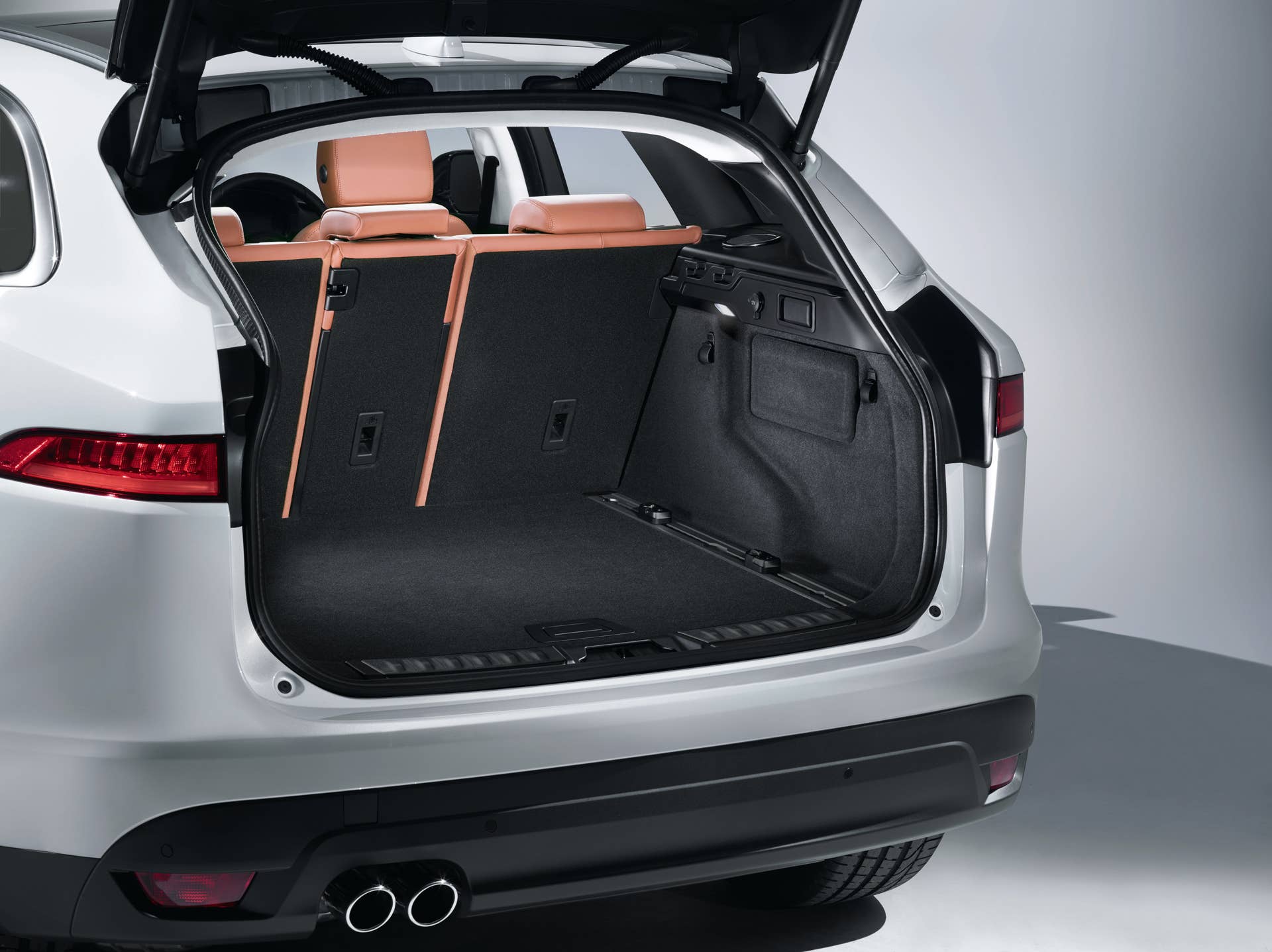 trunk jaguar f-pace cabin interior 2017
