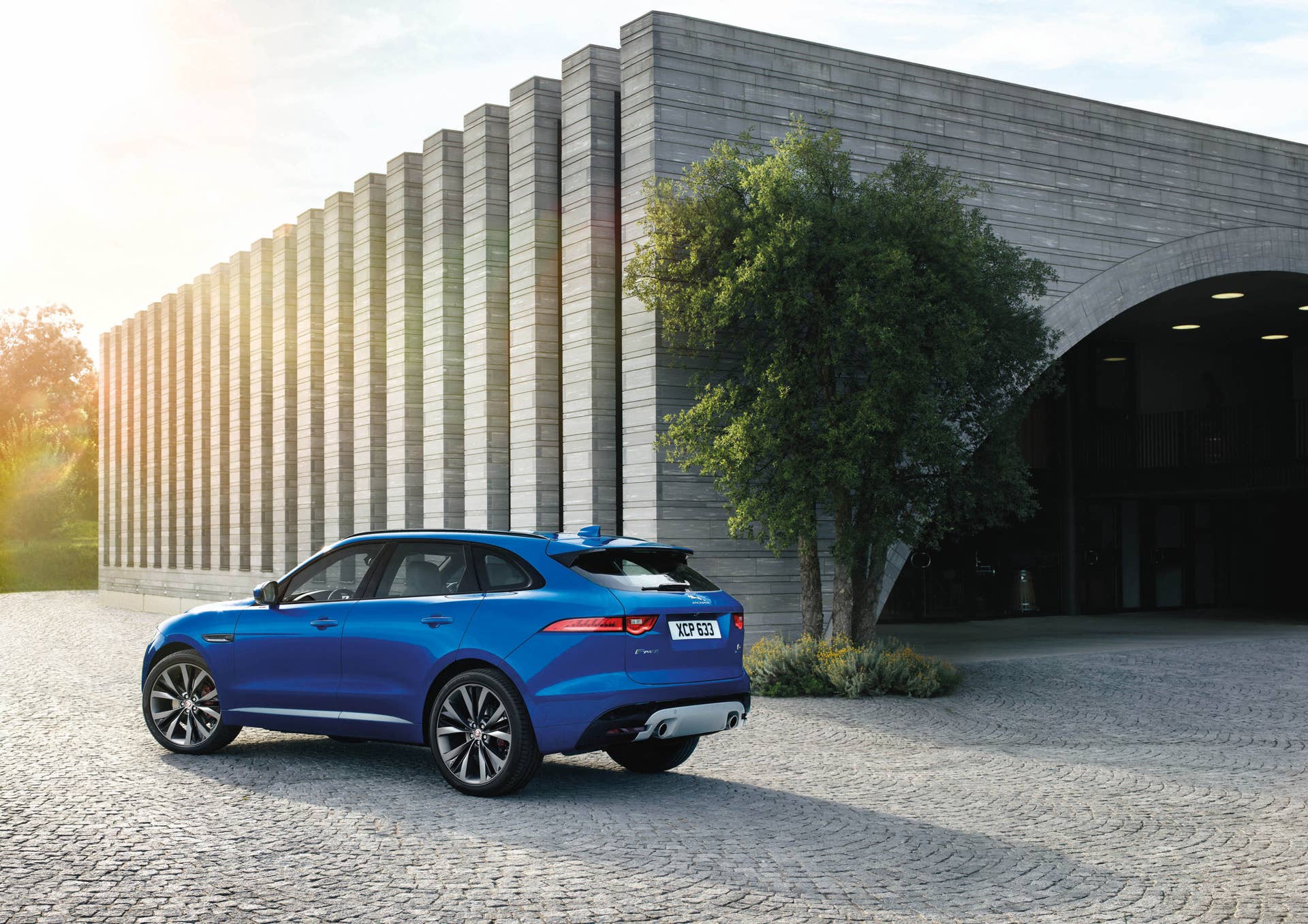 cuv f-pace rear jaguar frankfurt 2015